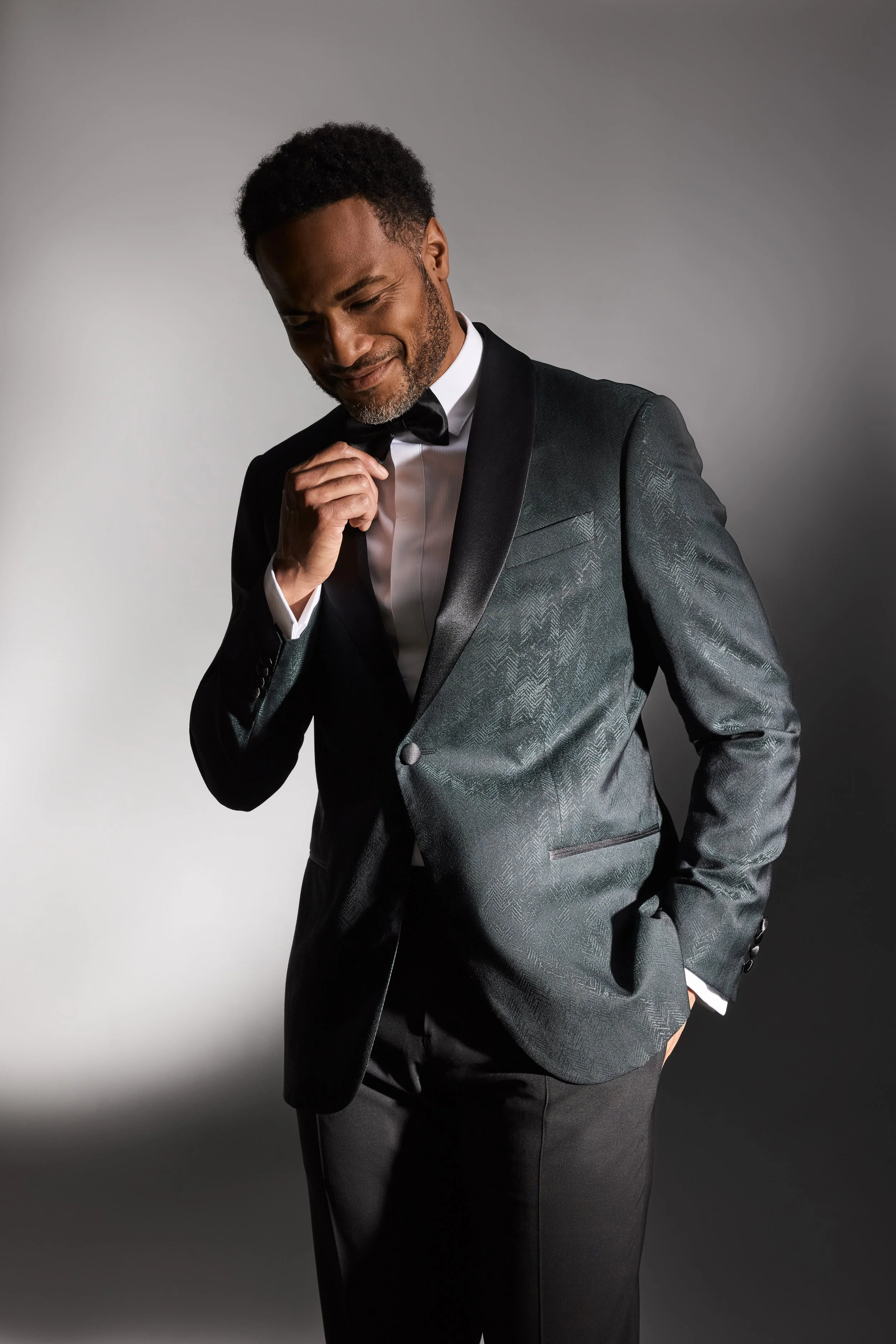 24_07_18_Capsule_EmporioArmani_CocktailJacket_OnFig_2515_R1.jpg