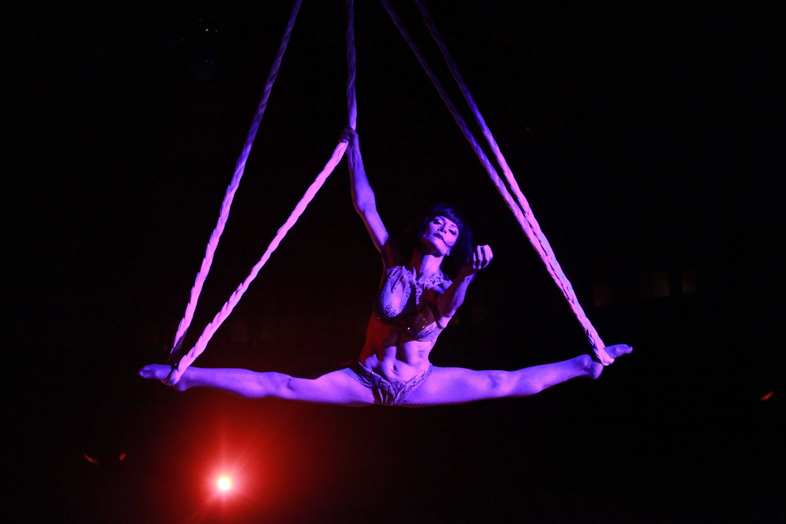 Dreya_Weber_as_Cleopatra_at_Teatro_ZinZanni.jpeg