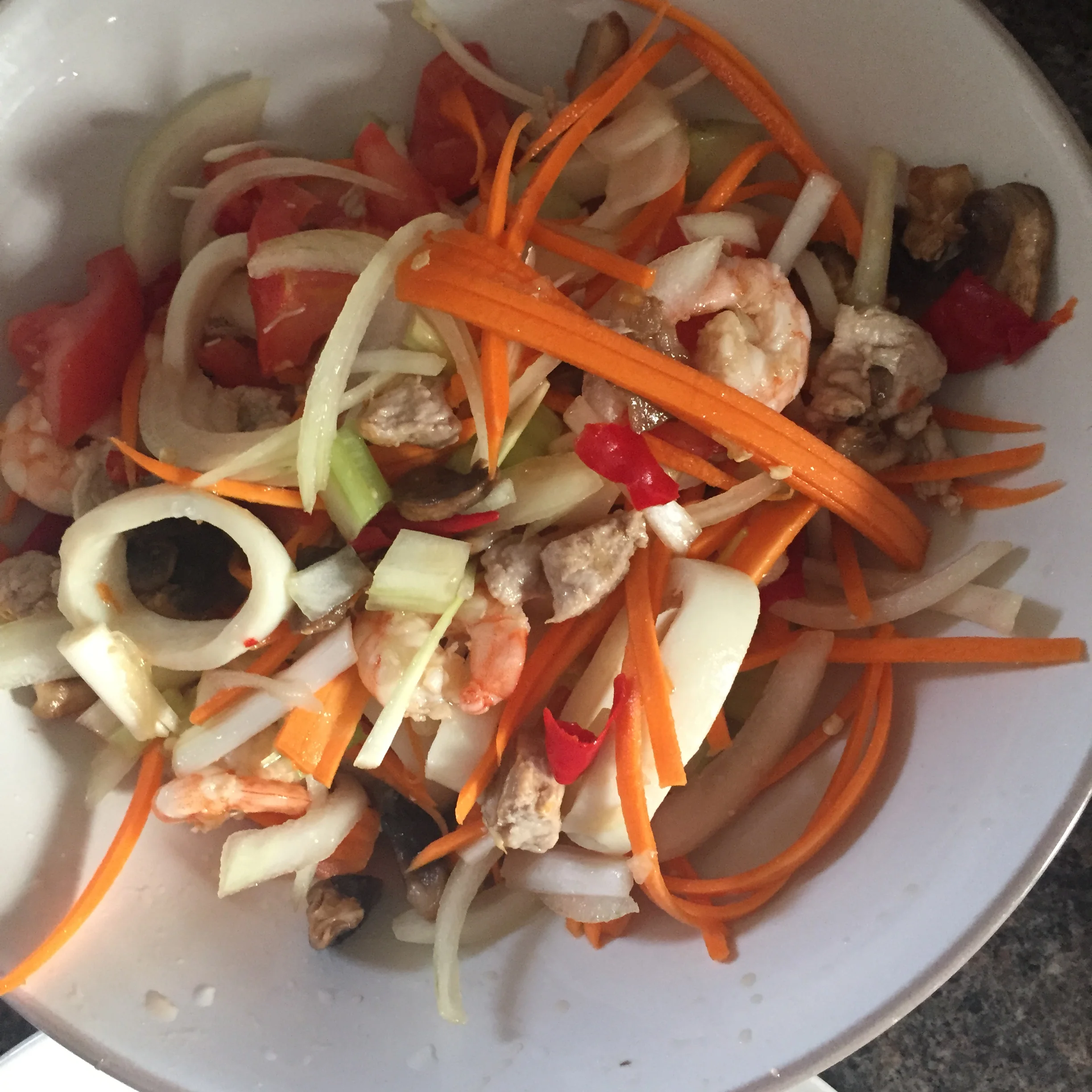 Yam ruam mit - hot sour salad with pork, prawns and squid