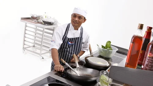 Tiniest Thai Talks To // Shaun Naen