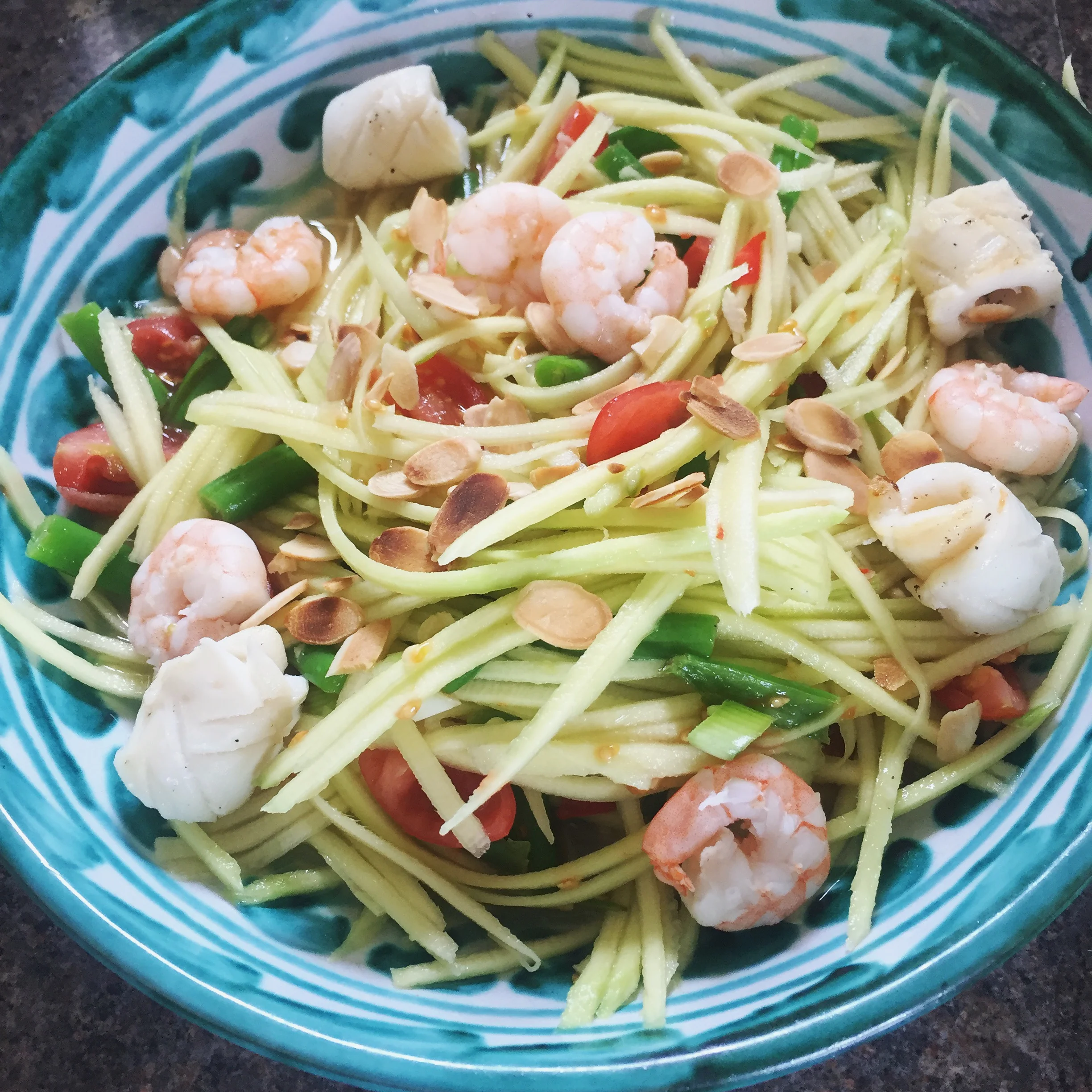 Thai green mango salad / som tam mamuang