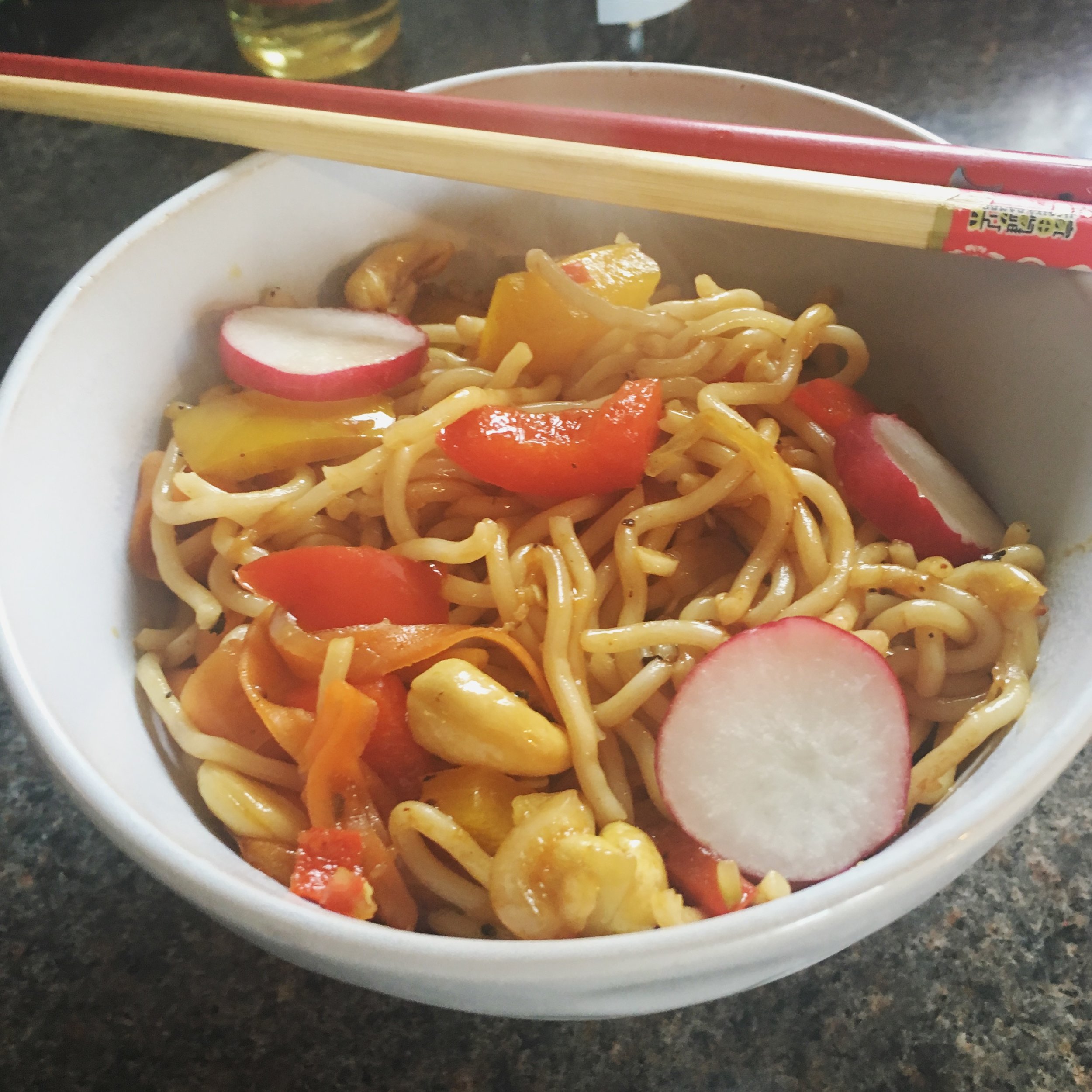 Chow mein with cashews or with pork