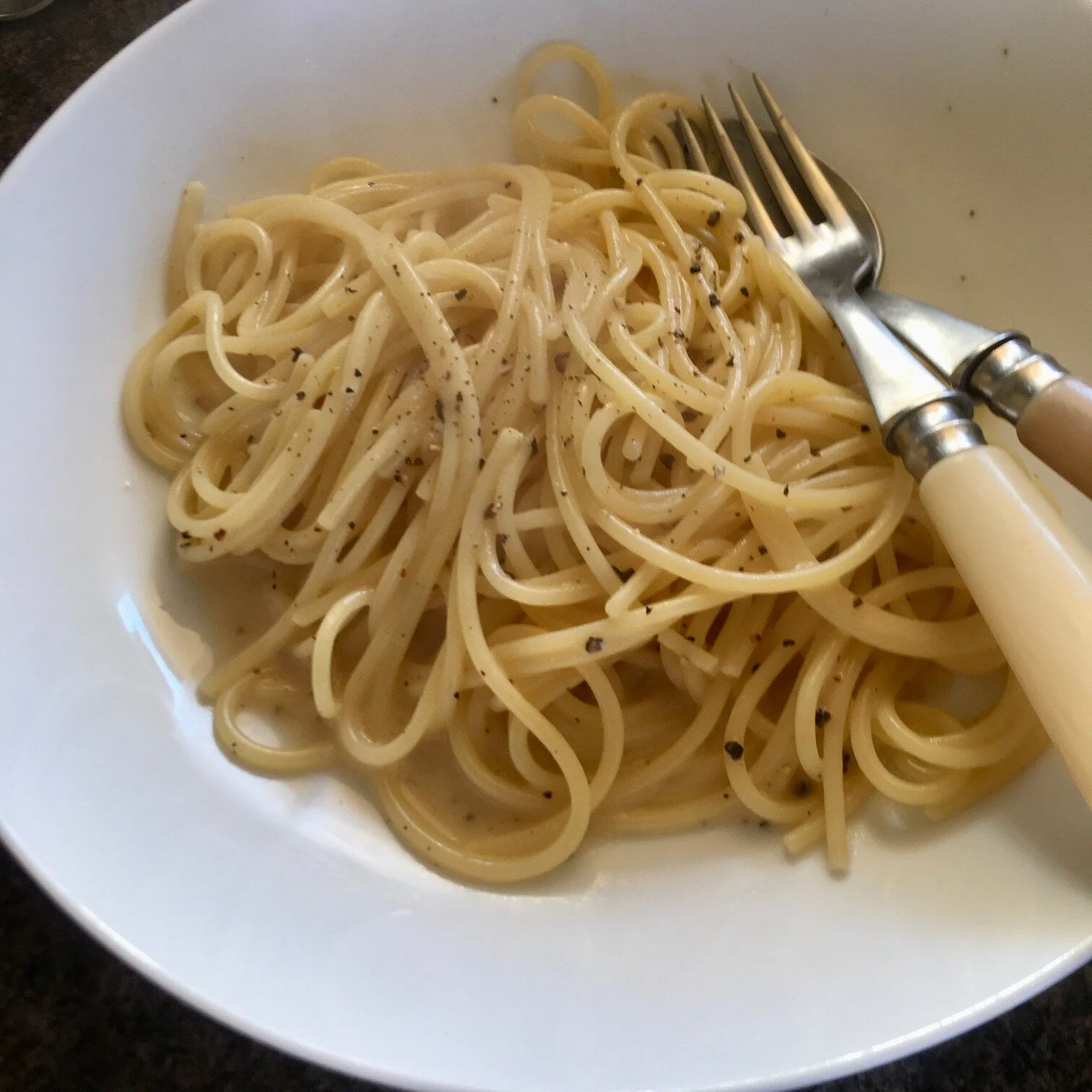 Cacio e pepe (spaghetti with cheese and pepper)