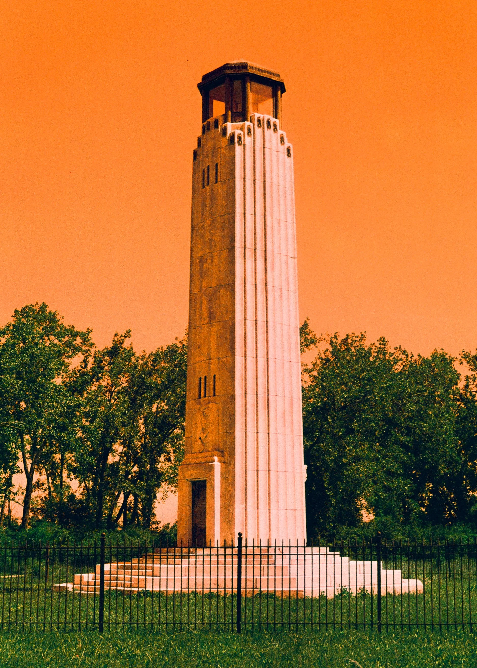 LighthouseAzurewithPolarizer.jpg