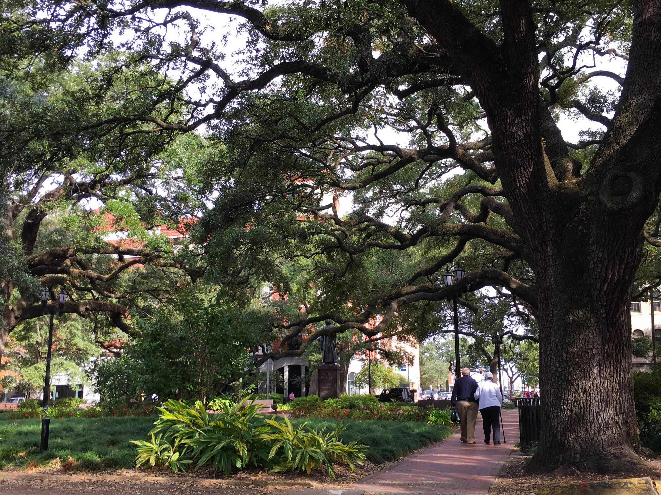 self guided walking tour of savannah squares