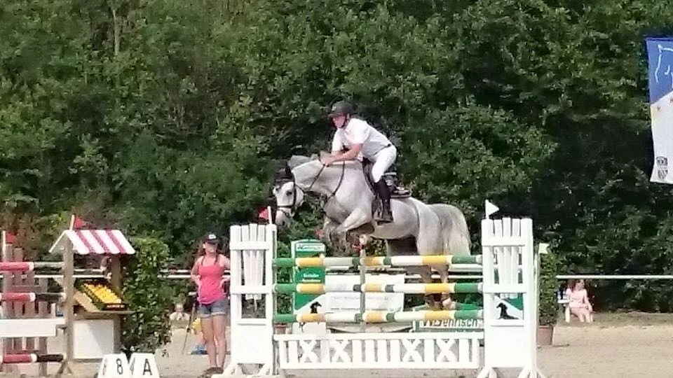 10384736_889372331151251_7624147667684025_n(1).jpg