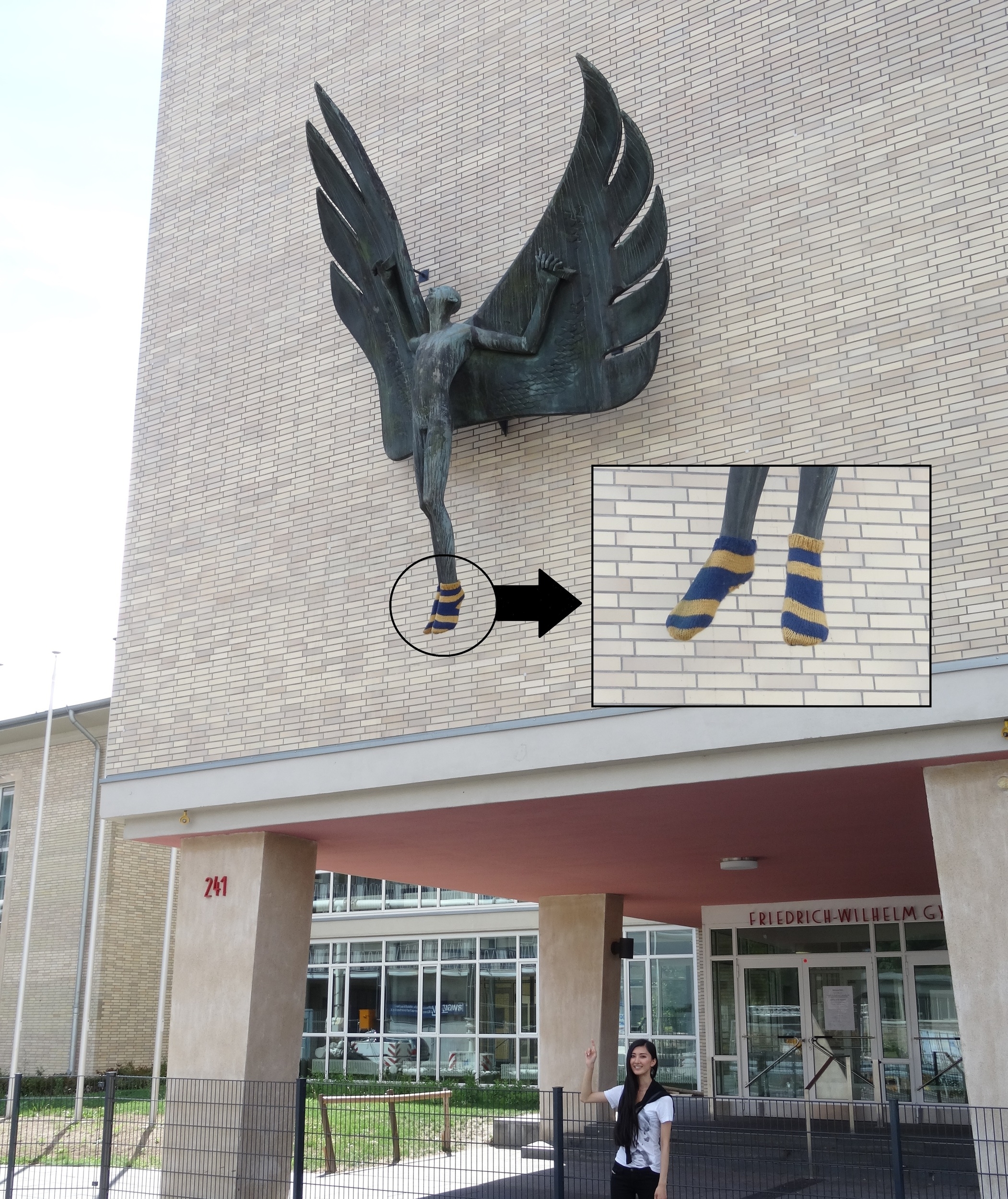15. Aug. 2015: Eine komische Bronzestatue mit Socken!!