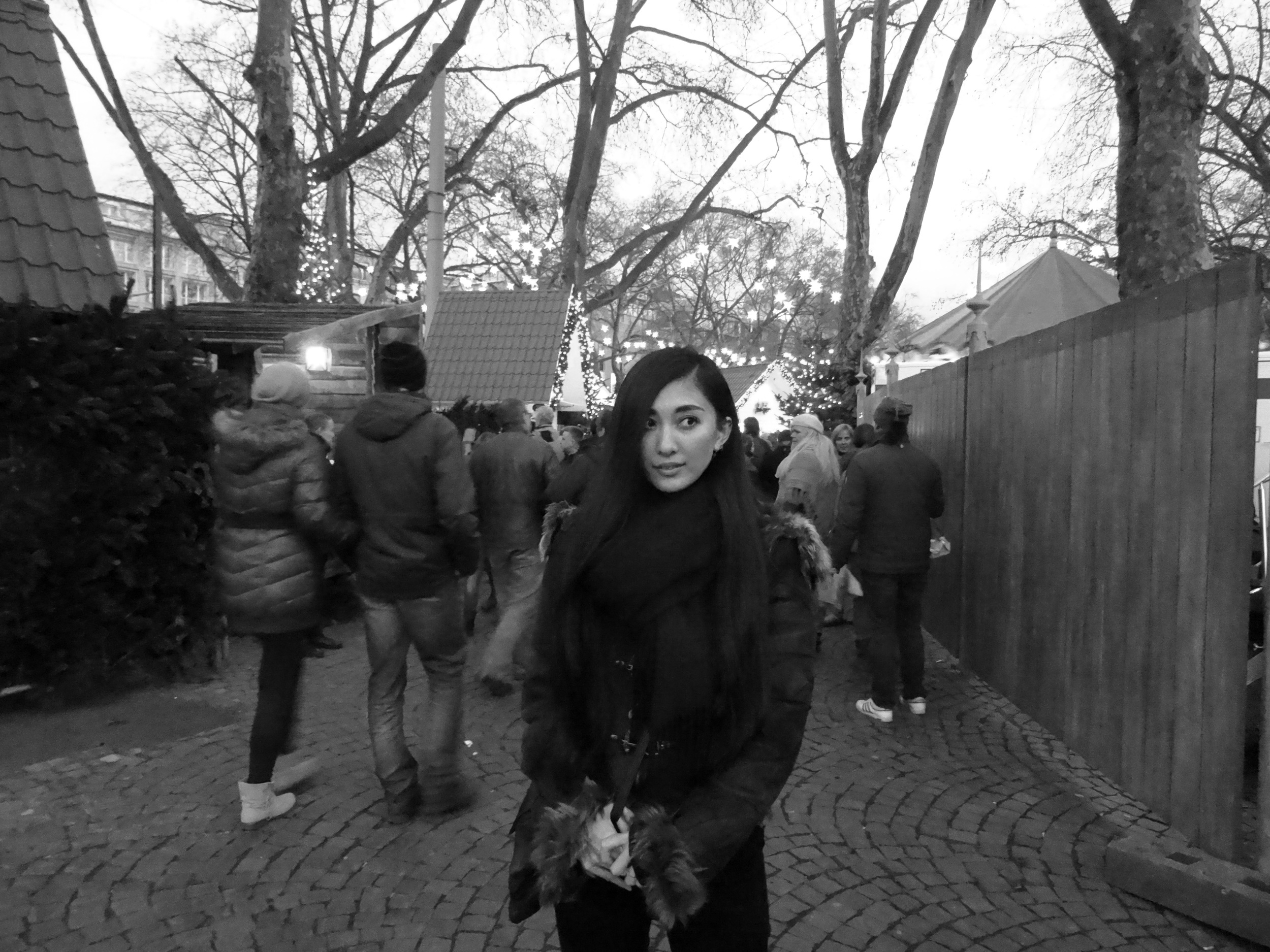 28.Nov.2015 : Vor dem Eingang am Neumarkt