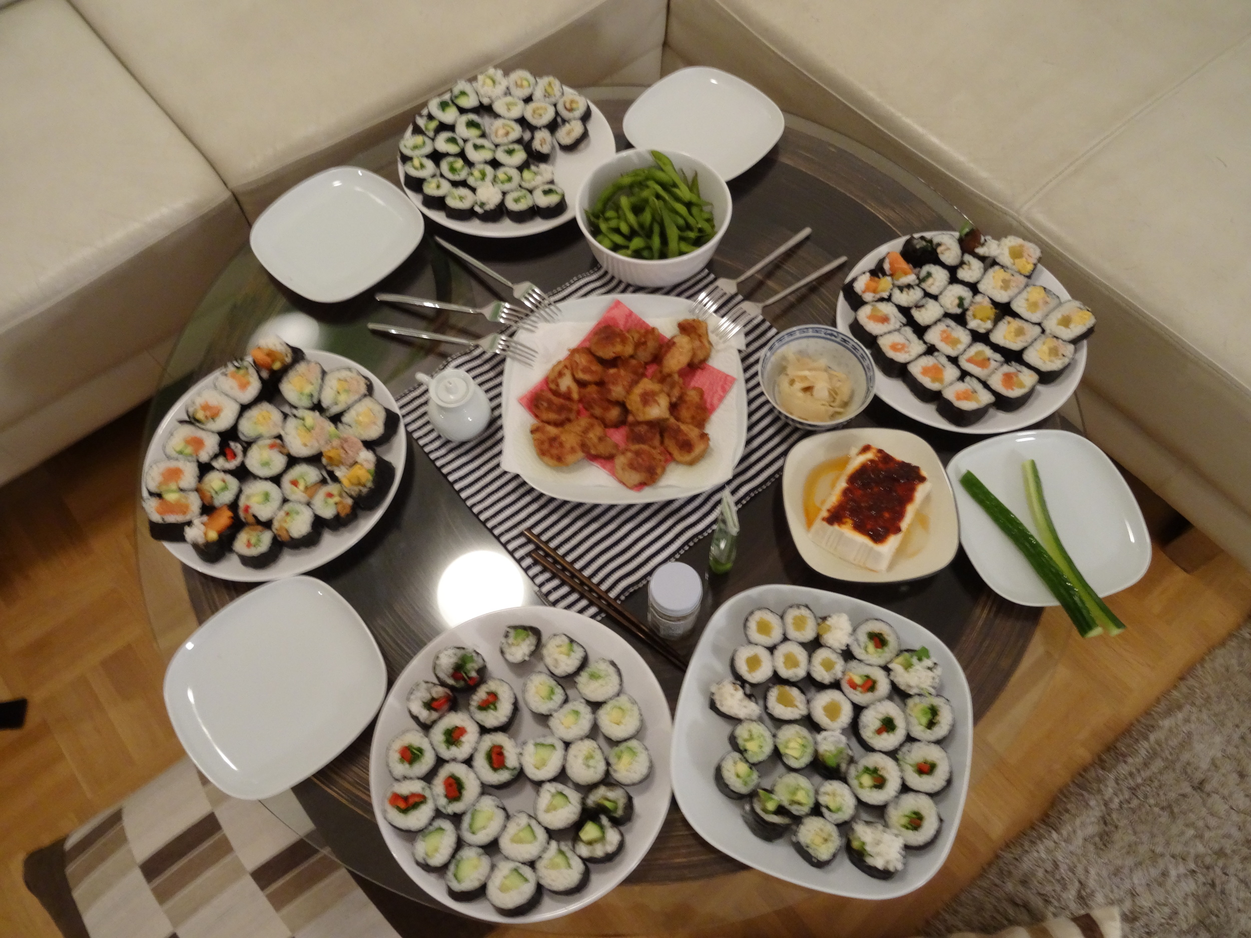 11.Dez.2015 : wir haben ganz viele Sushi gemacht!