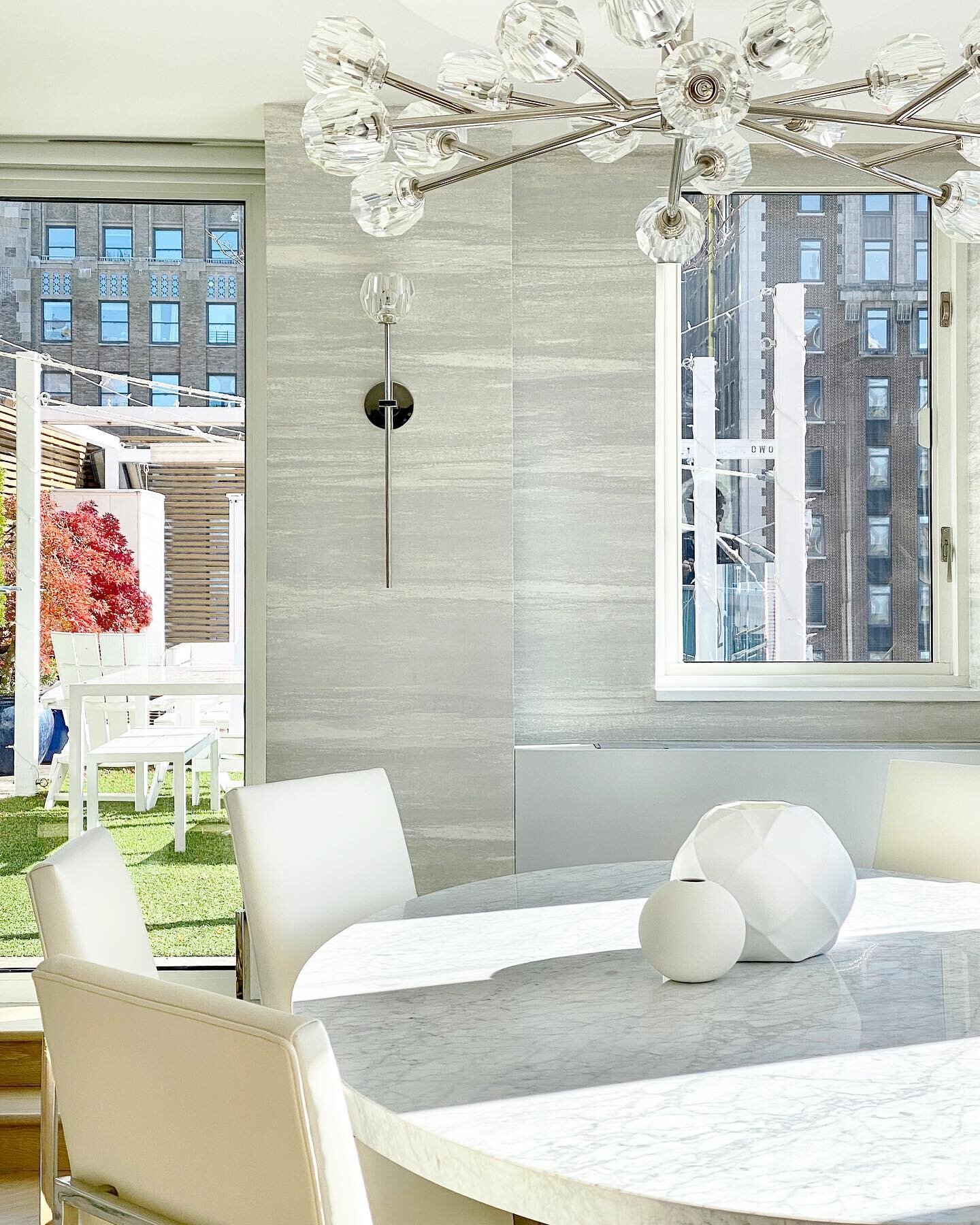 For a moment of calm, a neutral palette works every time. Our Battery Park project dining room and terrace. #lessismore #diningroom #interiordesign #nyc.
.
.
.
#apartmentdecor #apartmenttherapy #nycdecor #nycinteriordesign #interiors #interiordesigne