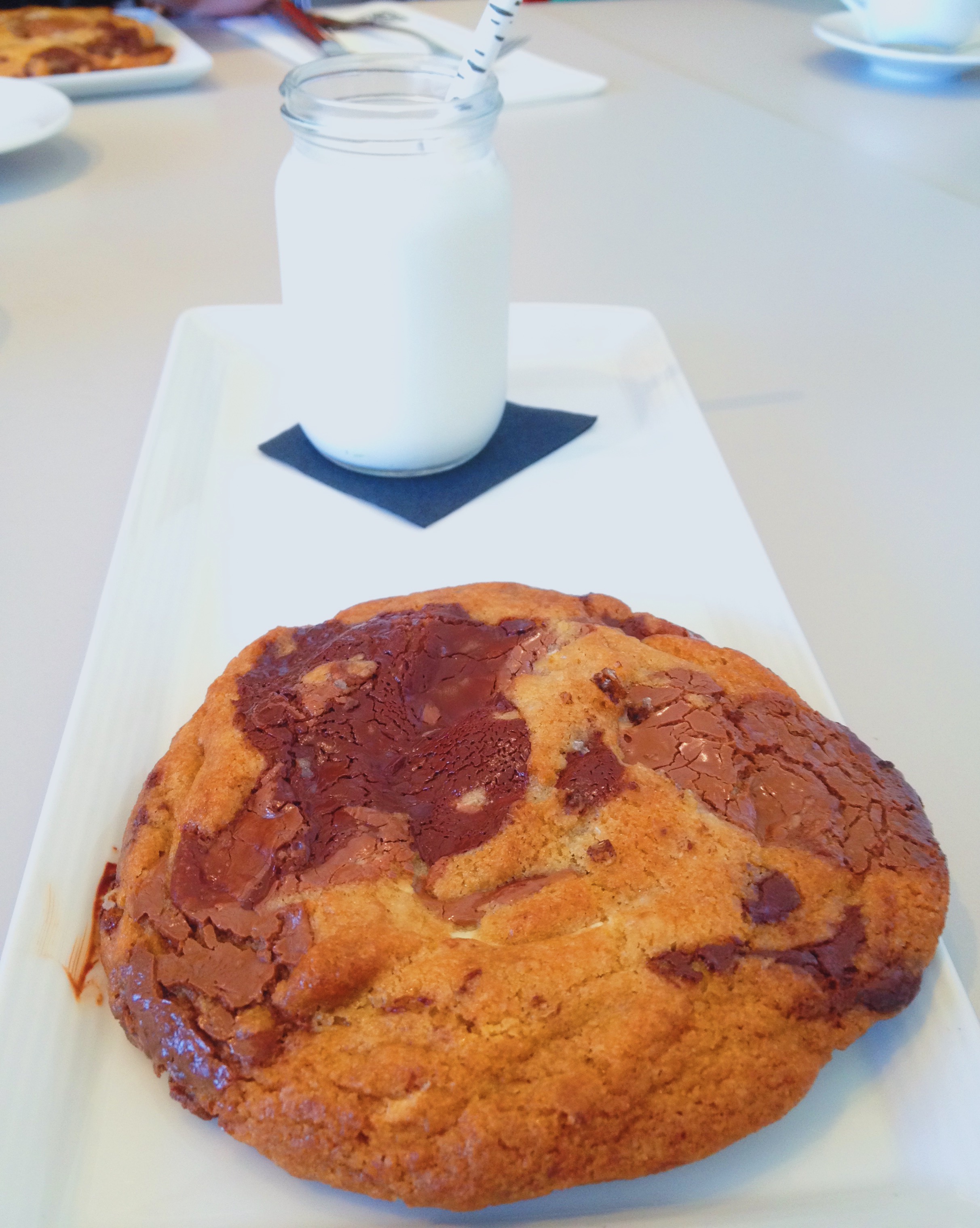 Today's breakfast is this triple-chocolate cookie at Untitled at the Whitney , which blows my mind every time. Pastry chef Miro Uskokovic uses @guittardchocolate, an American bean-to-bar brand that’s been around since the late 1800s, and Chef Thomas Keller's gluten-free flour Cup4Cup. 