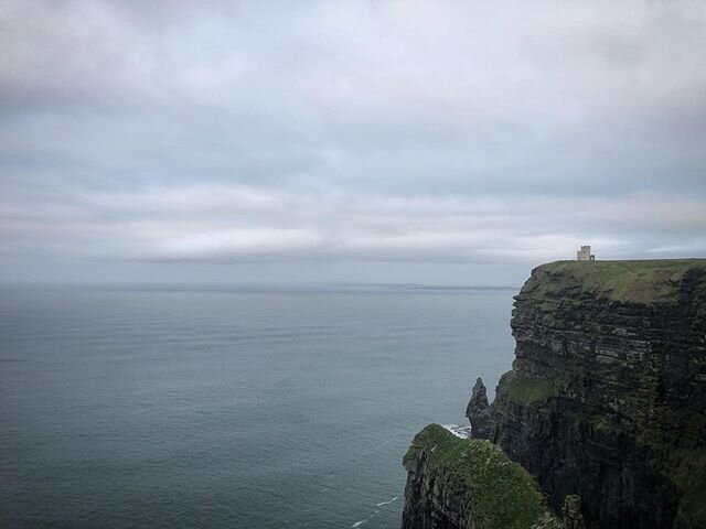 O&rsquo;Brien&rsquo;s Tower #cliffsofmoher #ireland🍀