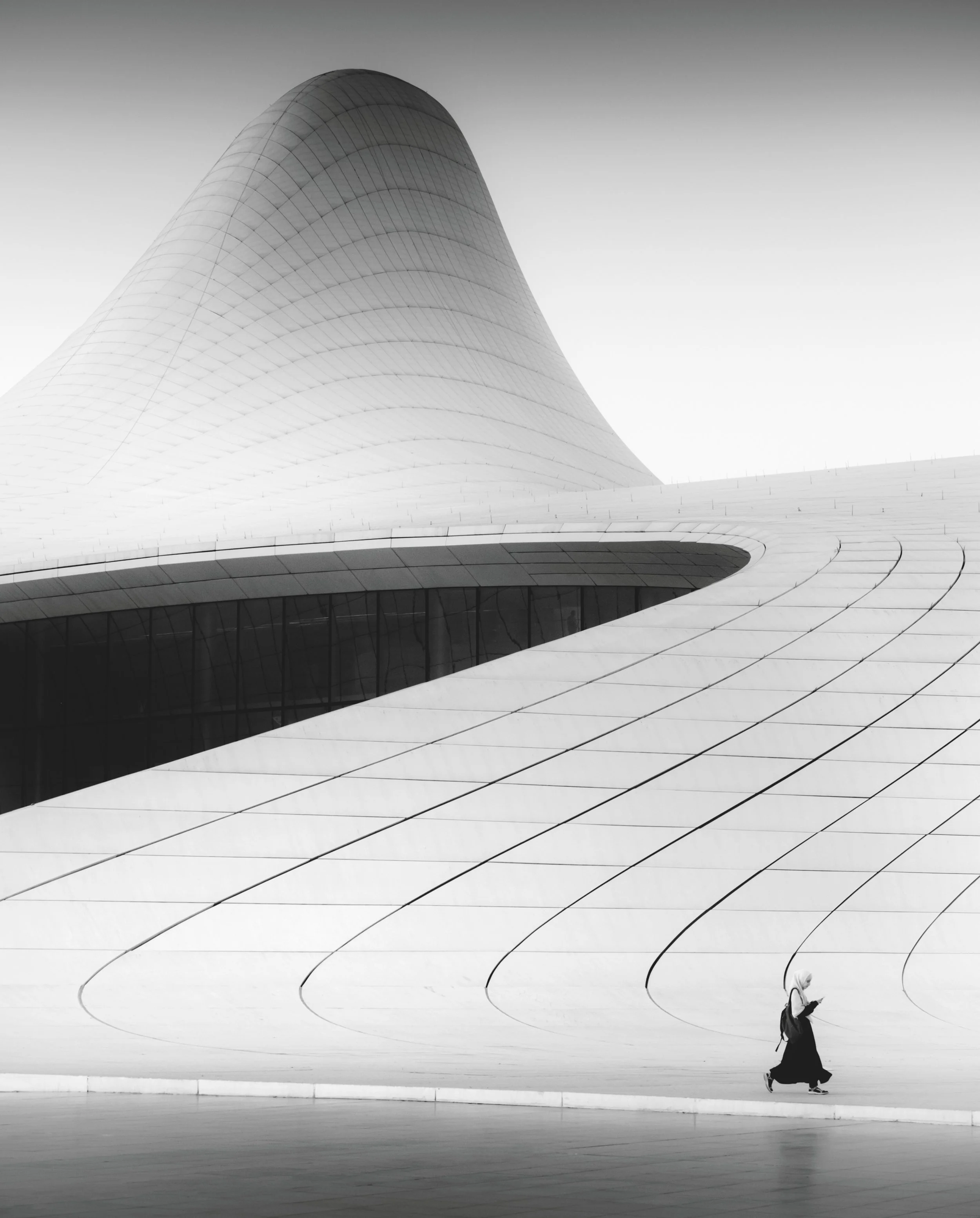 Black-and-white series of one of my favourite buildings - @heydaraliyevcenter by @zha.arch in Baku.
.
#azerbaijan #blackandwhite #baku #zahahadid #architecture