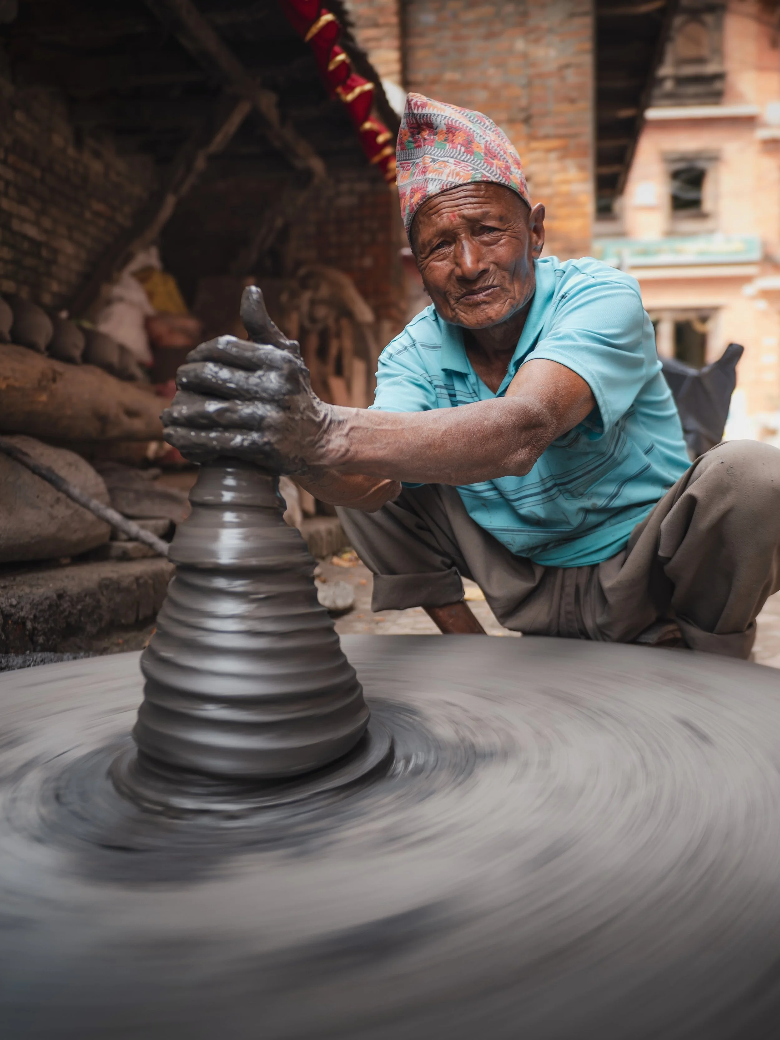 From the pottery makers of Bakhtapur to the Newari teenagers celebrating Biska Jatra, from the ascetics of Pashupatinath to the owner of @peacockwindowhandicraft - these are the people of the Kathmandu Valley I encountered during my Nepal trip.
.
Ful