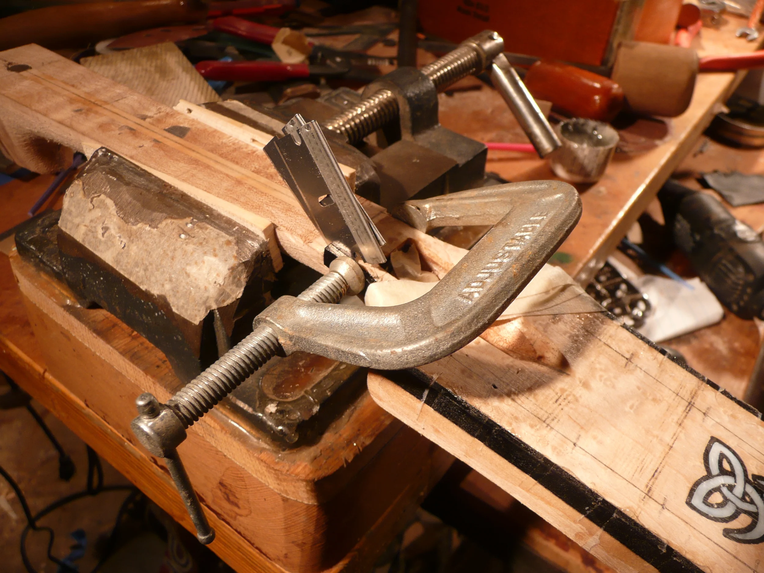  Binding on head stock 