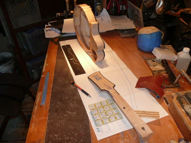  The pieces face each other (bottom plate?) 