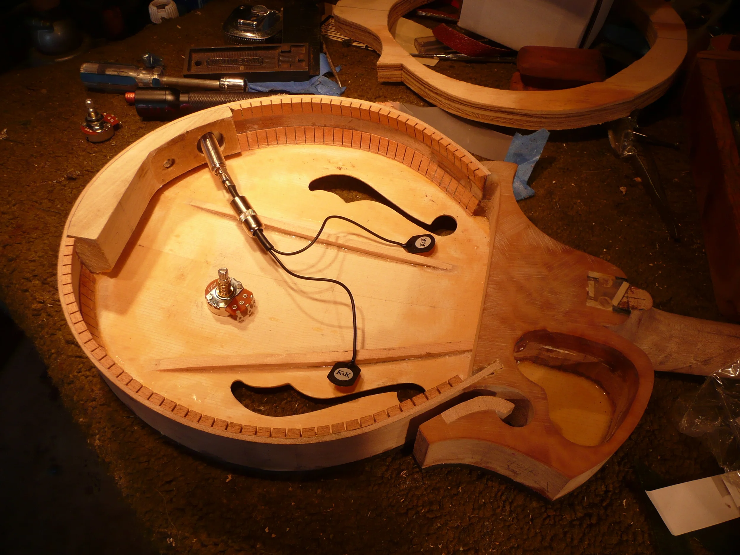  Piezo pickups and jack in back plate 