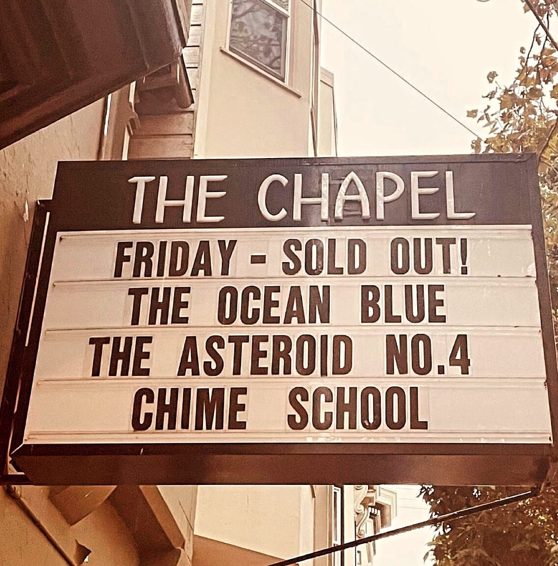 Tonight in San Francisco at the beautiful @thechapelsf 
Doors 730 + DJyulebesorry
Chime School 830 🔔
The Asteroid No. 4 915 ✨
TOB  1010 🌊 
This Show is Sold Out 🙏