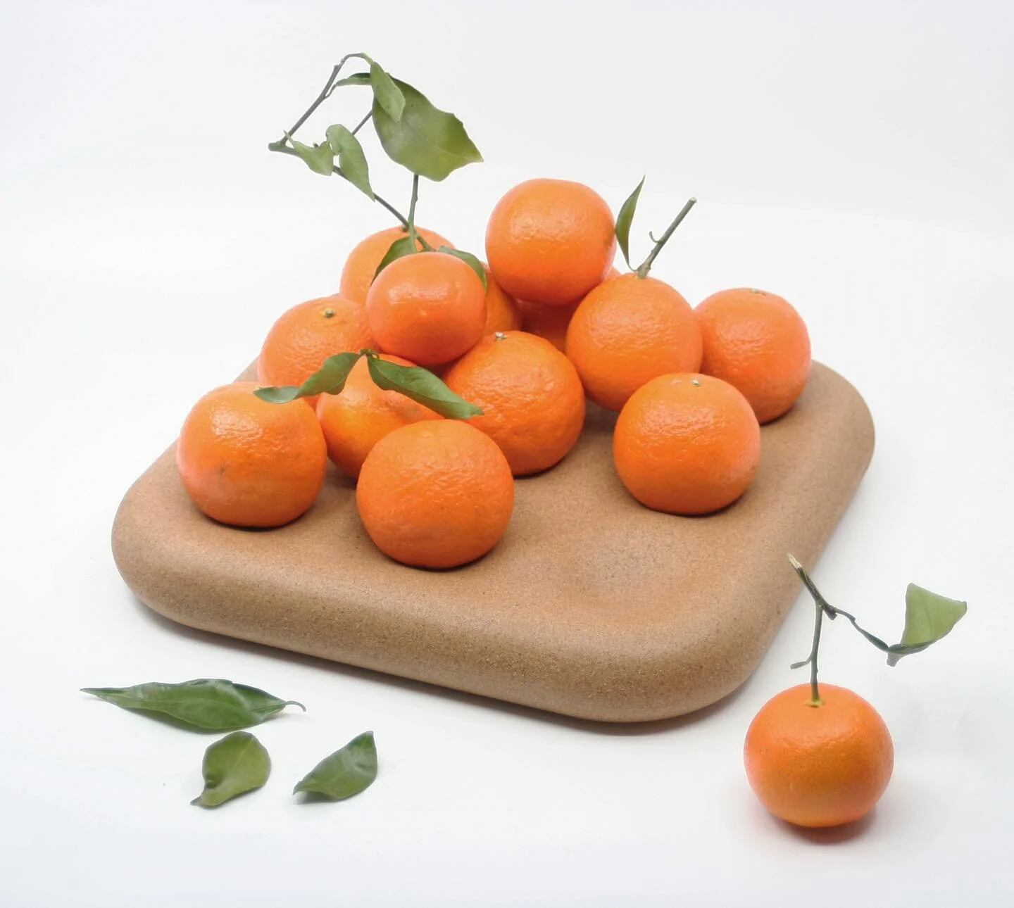 The dimple tray, now with 100% more Vitamin C. 

 
#spacectrl #dimpletray #corktray #cork #fruitbowl #fruittray #stilllife #citrus #traderjoes #mandarins #sustainablematerials #sustainabledesign #designshop #smallgifts #designmilk #designmilkeveryday