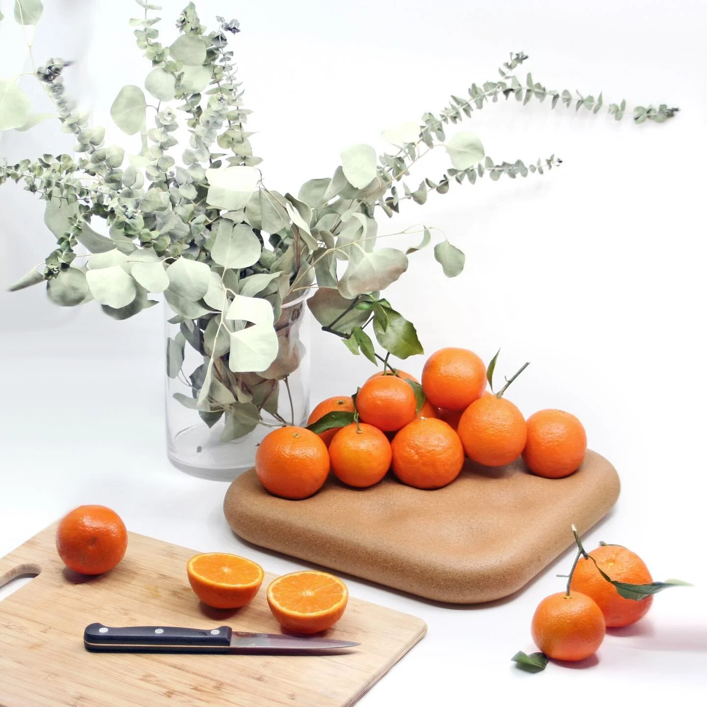 The dimple tray, now with 100% more Vitamin C. 

 
#spacectrl #dimpletray #corktray #cork #fruitbowl #fruittray #stilllife #citrus #traderjoes #mandarins #sustainablematerials #sustainabledesign #designshop #smallgifts #designmilk #designmilkeveryday