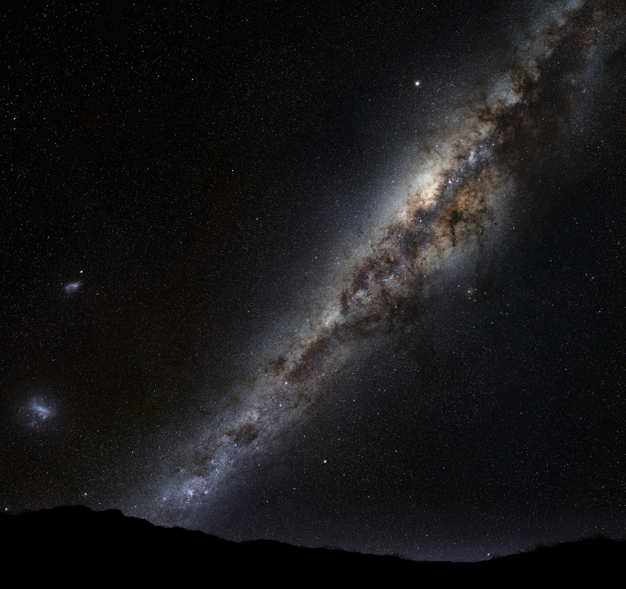 Milky_Way_on_horizon_montage.png