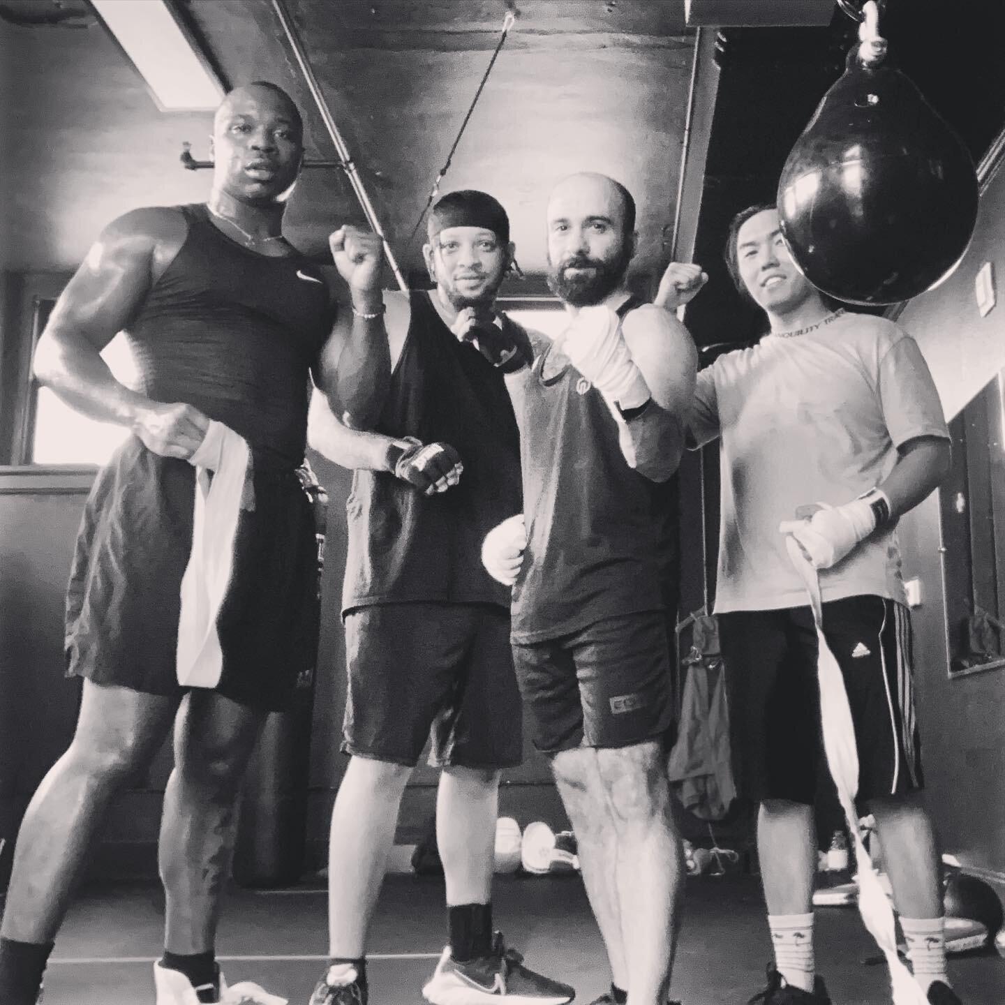 4 private morning sessions today and then 8 rounds of sparring in the afternoon with these fine gentlemen. Some serious work today.
Can you spot the golden glove fighter?
#weareallalive #boxing #boxinggym #martialarts #boxingtraining #goldengloves #f