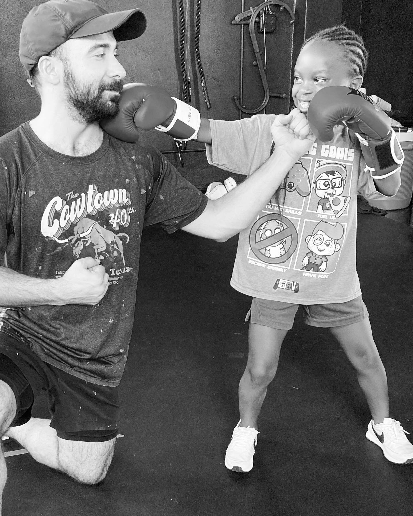 So proud of Kyli today. Learning how to channel our energy to fight the good fight! 
#boxing #boxinggym #girlpower #selfsefense #martialarts #fortworthboxing #texasboxing #mma #southpaw