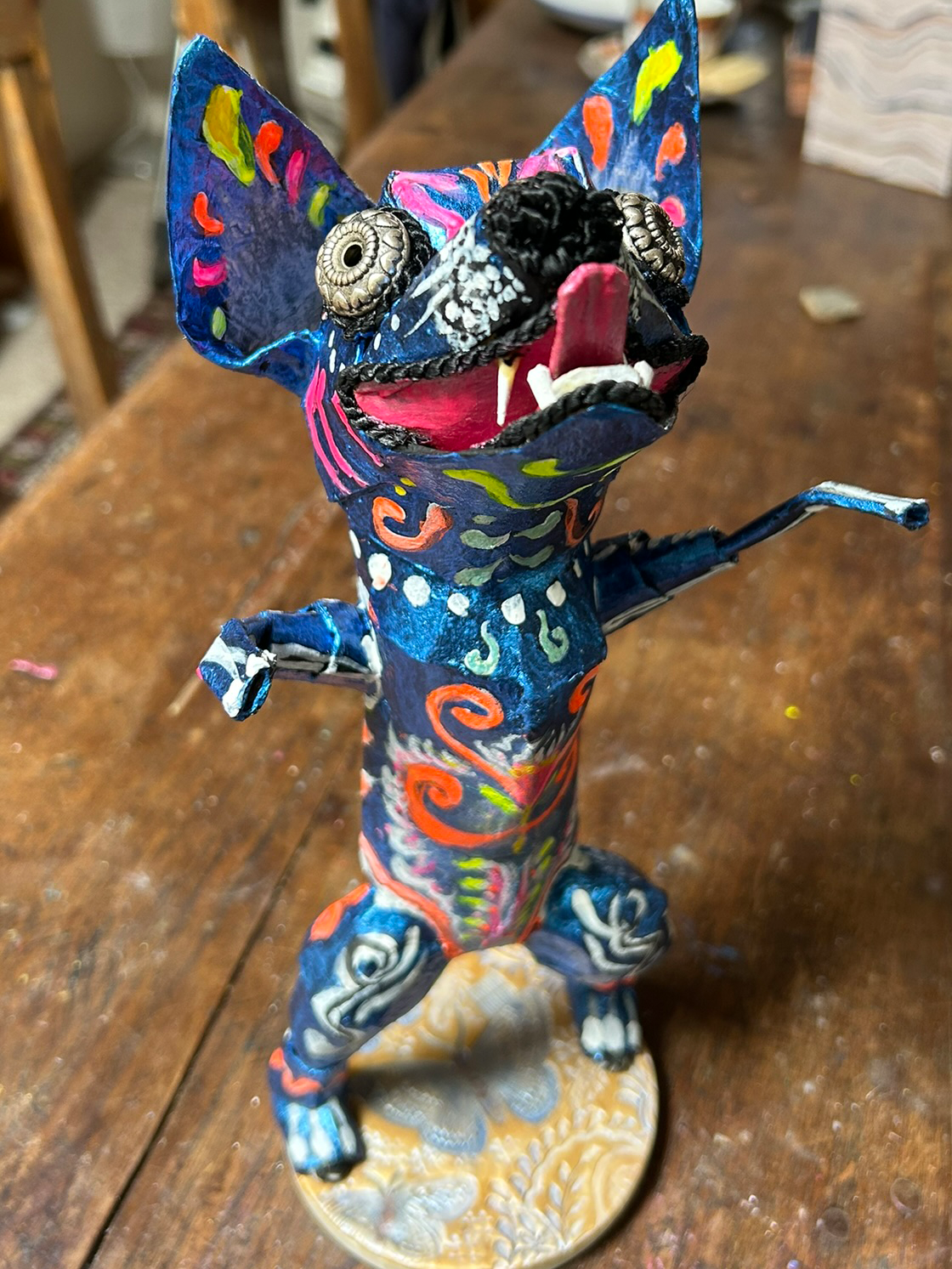 XOLO sculpture front 140px.png