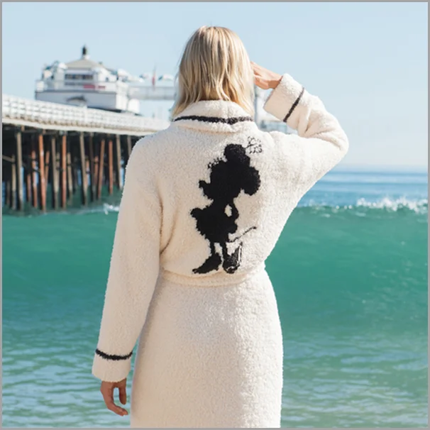 disney_xmas_robe.jpg