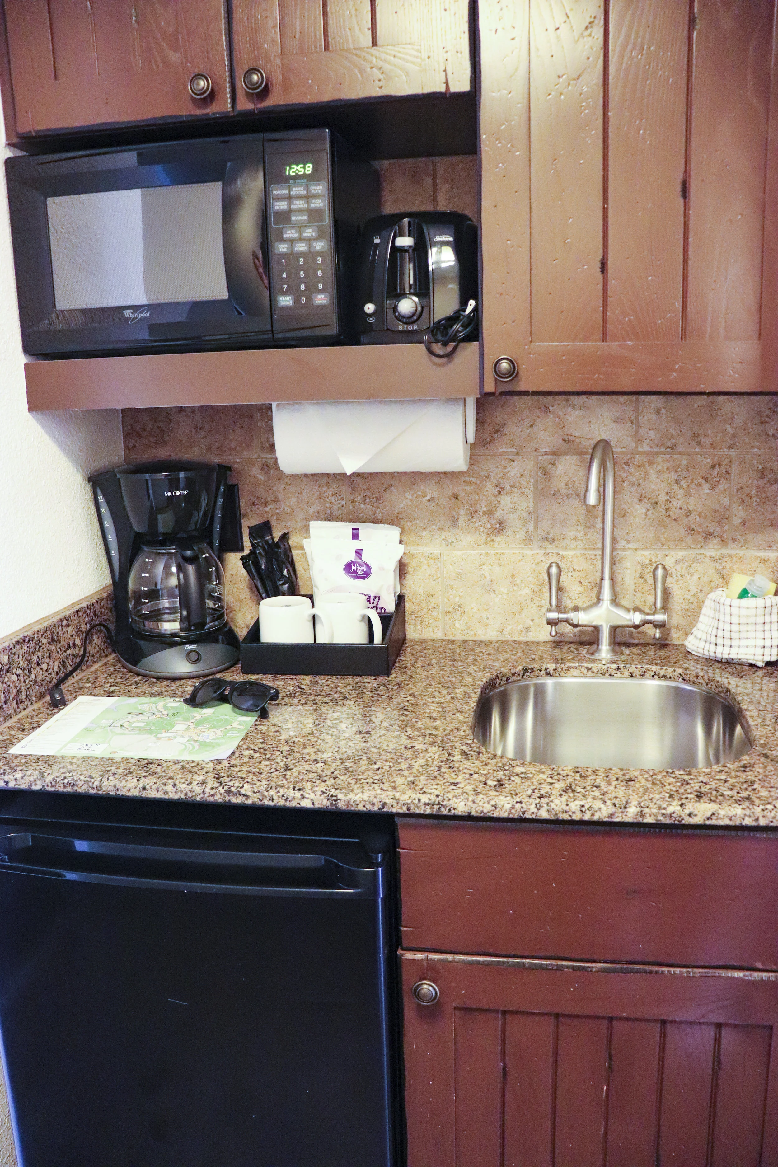The small but sufficient kitchenette.