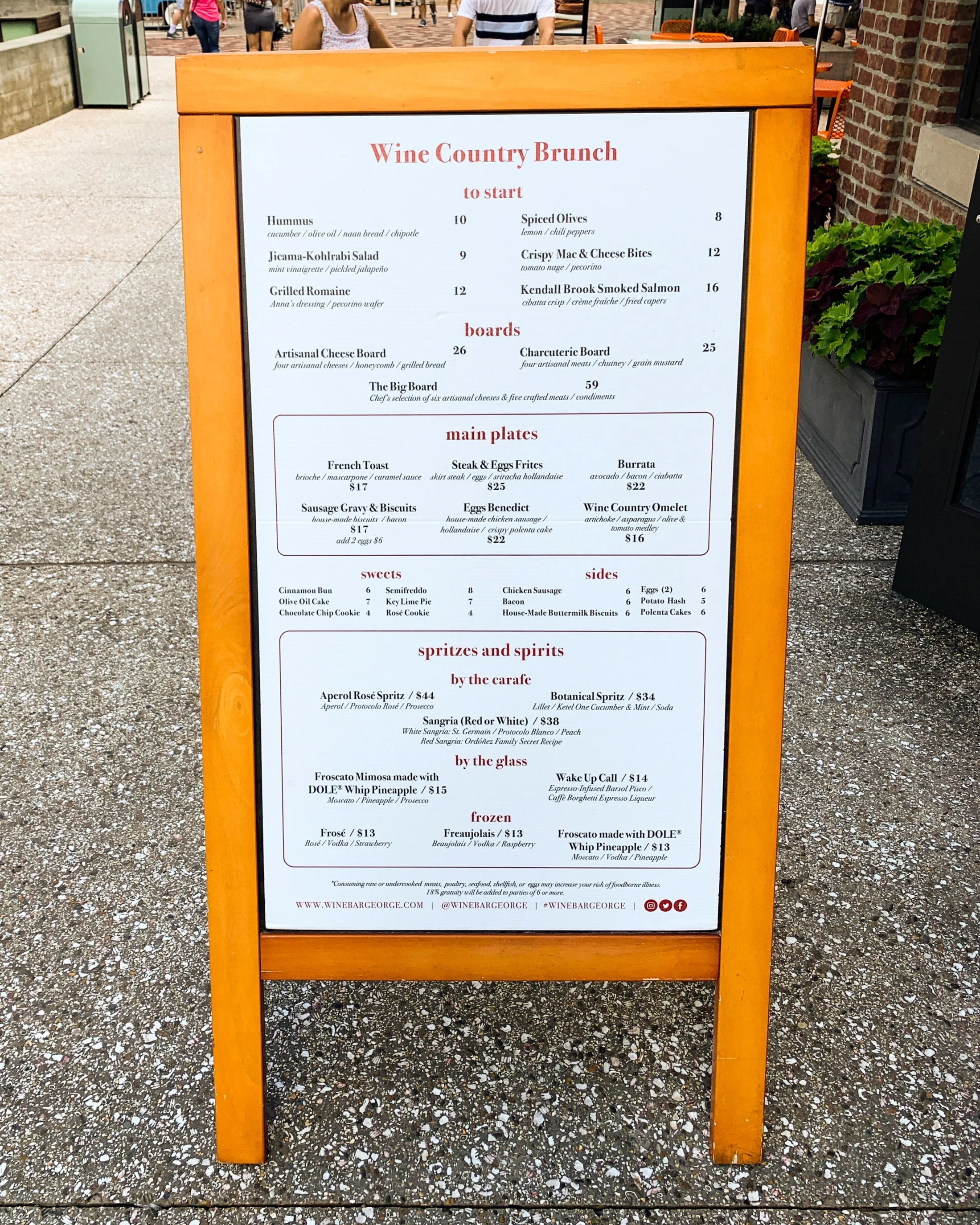 A view of the whole brunch menu.