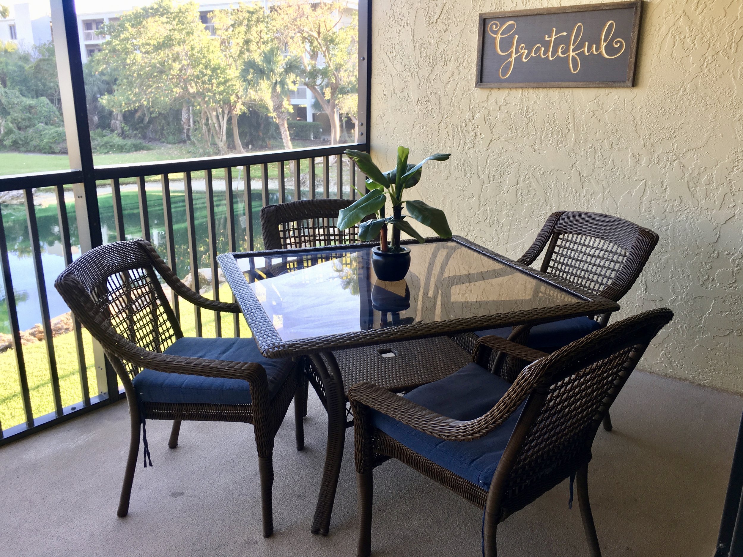 LANAI DINING AREA