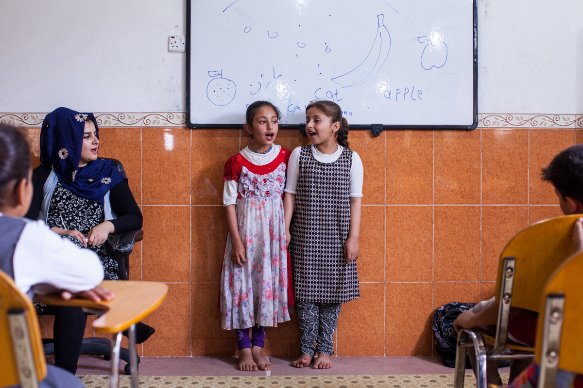  Yazidi girls during English class at local school for the displaced in Diana (2016). 