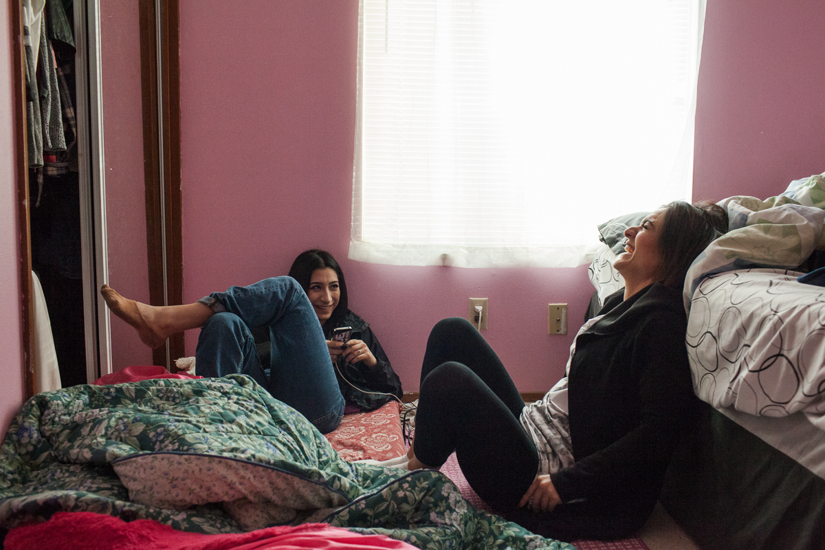  Shene (17) and her sister, Malala (20) in their bedroom in Beaverton, Oregon, their second home after fleeing Iraqi Kurdistan to American in 1998. (2016)     