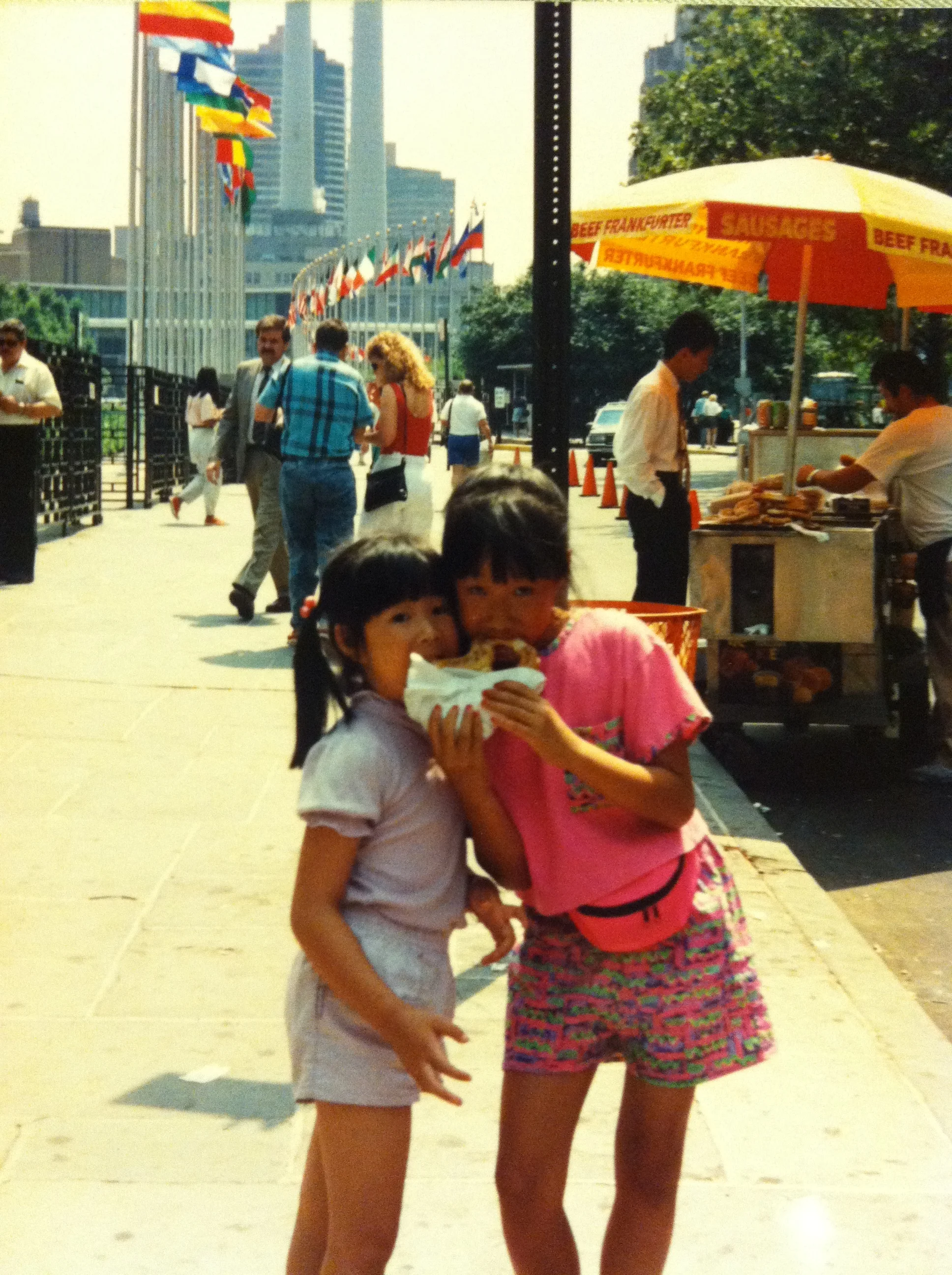 check that hot fanny pack action. 