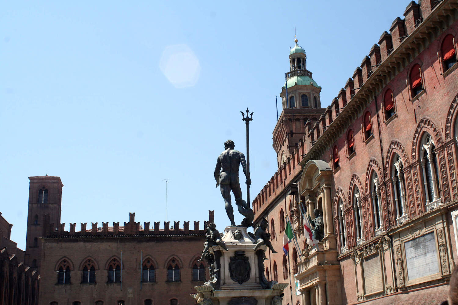 HIYO_Digital-Nomad-Girls-Backpacking_Bologna-Italy_4190.JPG