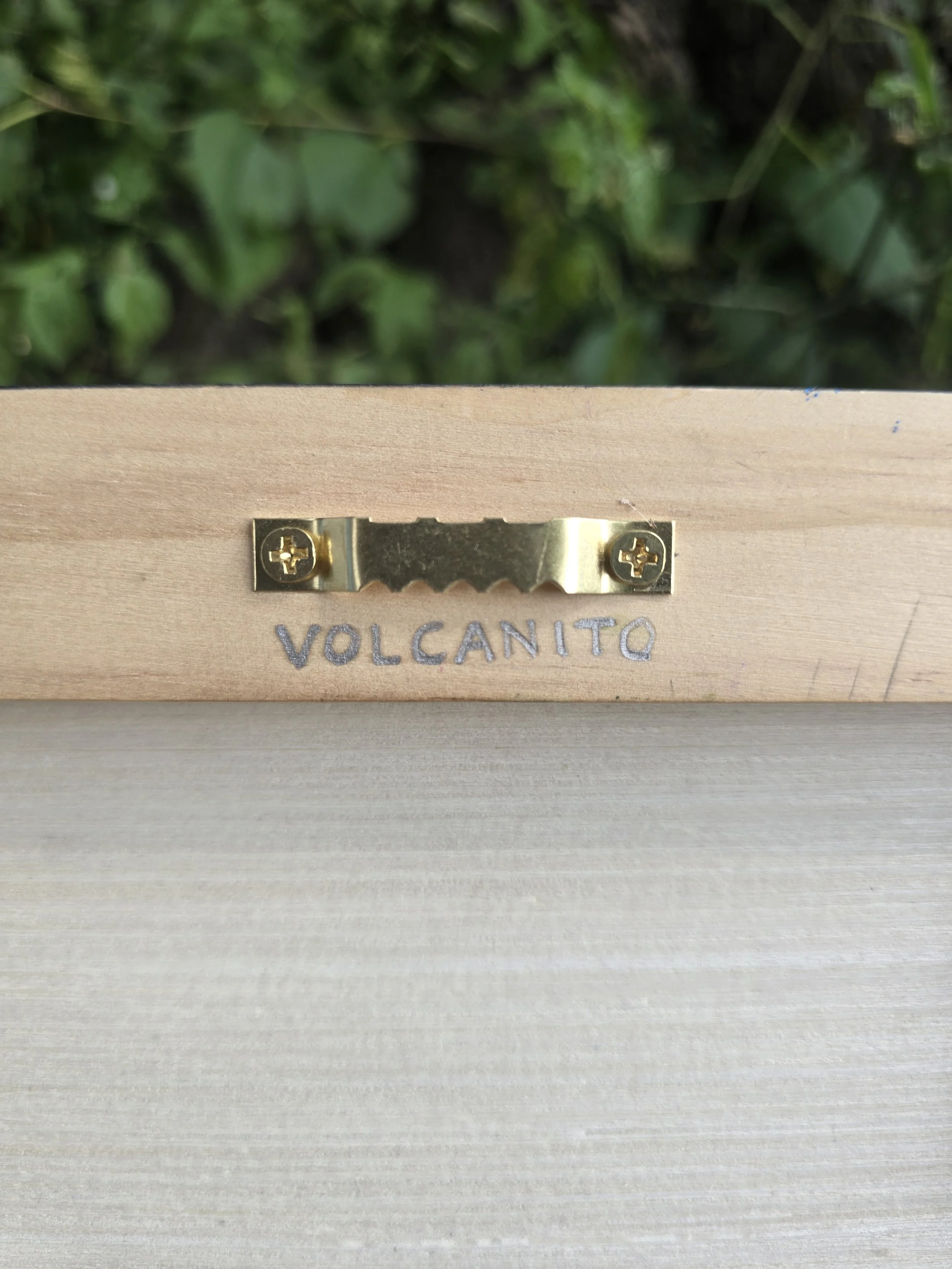 Volcanito_lasombra_hook.jpg