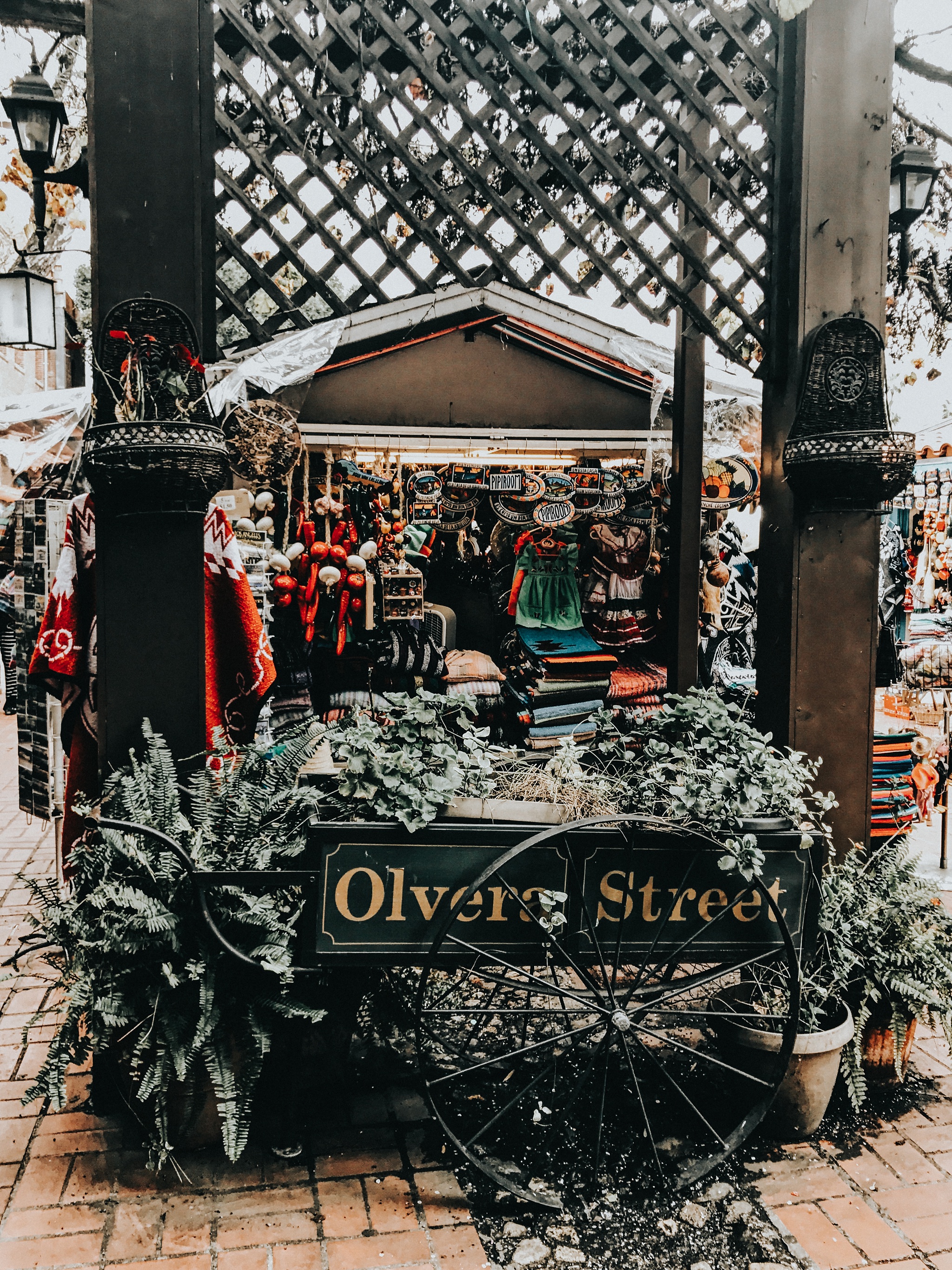 On my own again, I headed over to Olvera Street where I picked up some gorgeous Mexican trickets and gifts from the markets.