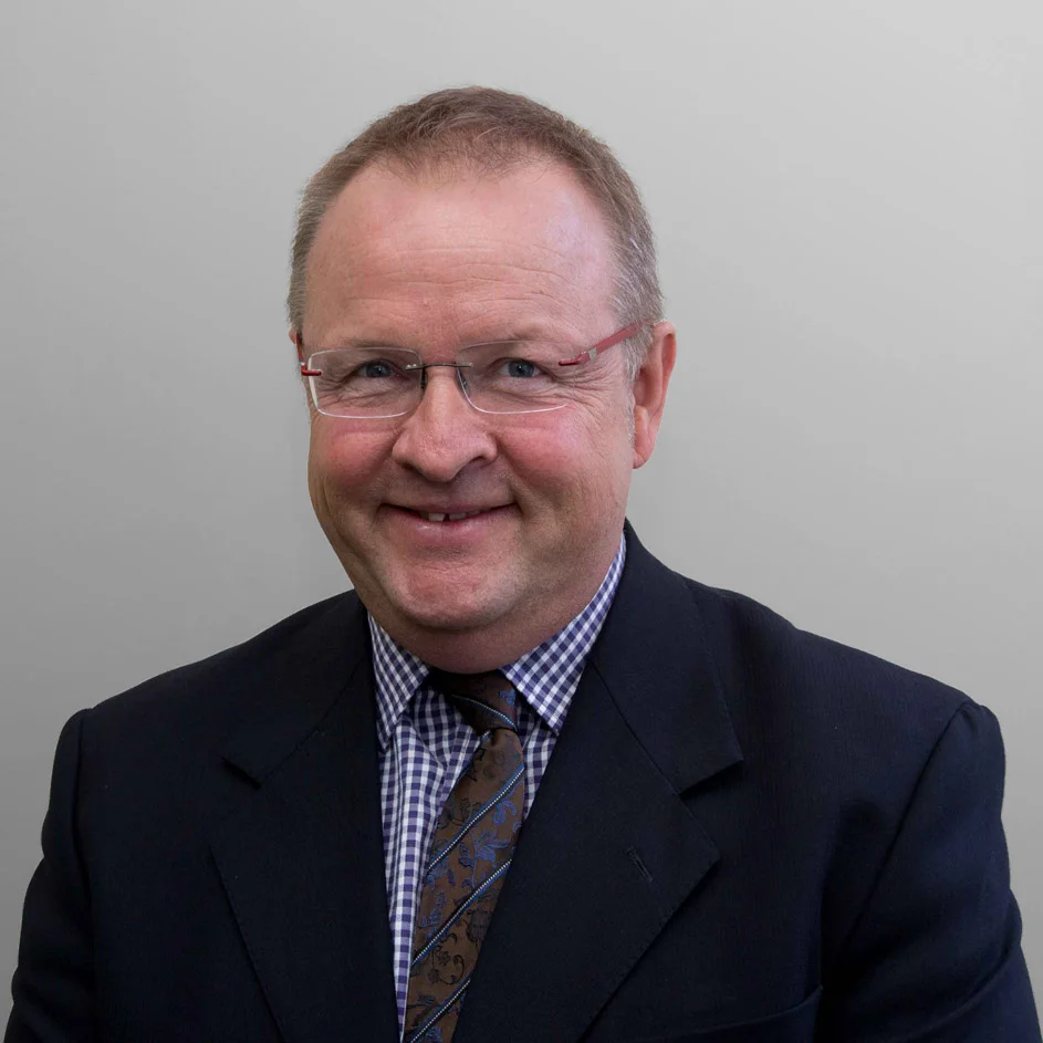 Hugh Macken Partner Hugh Macken is an accredited specialist in compensation law having been in private practice for over 20 years. He holds a Master of Laws Degree, and has extensive training and experience in industrial relations matters, court litigation, and alternative dispute resolutions. 