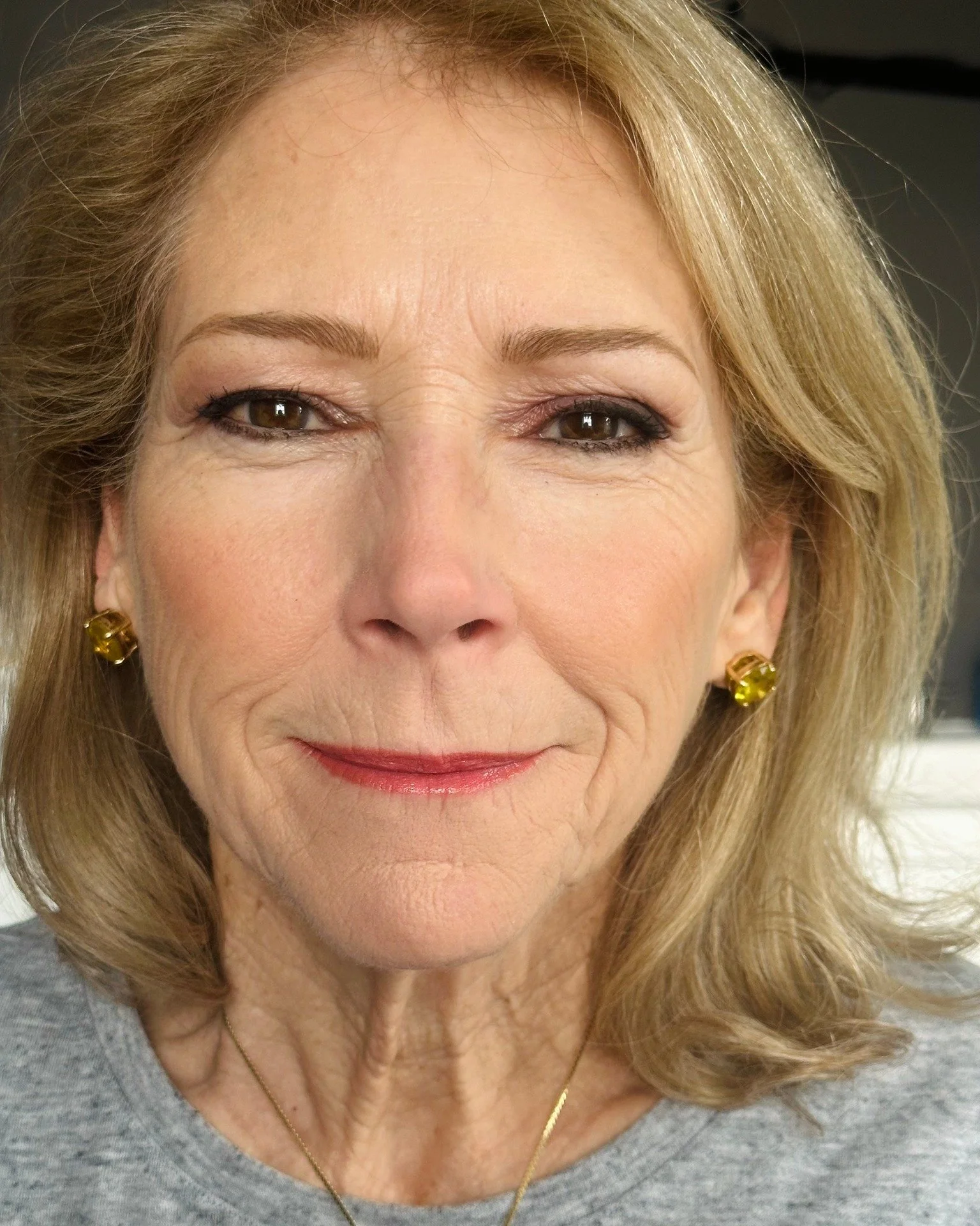 I opened up a few exclusive spots for non-permanent makeover Glam Sessions...and there's only one more week left to book yours. Swipe this stack to see the before. Then tap MESSAGE in my profile to set your appointment!