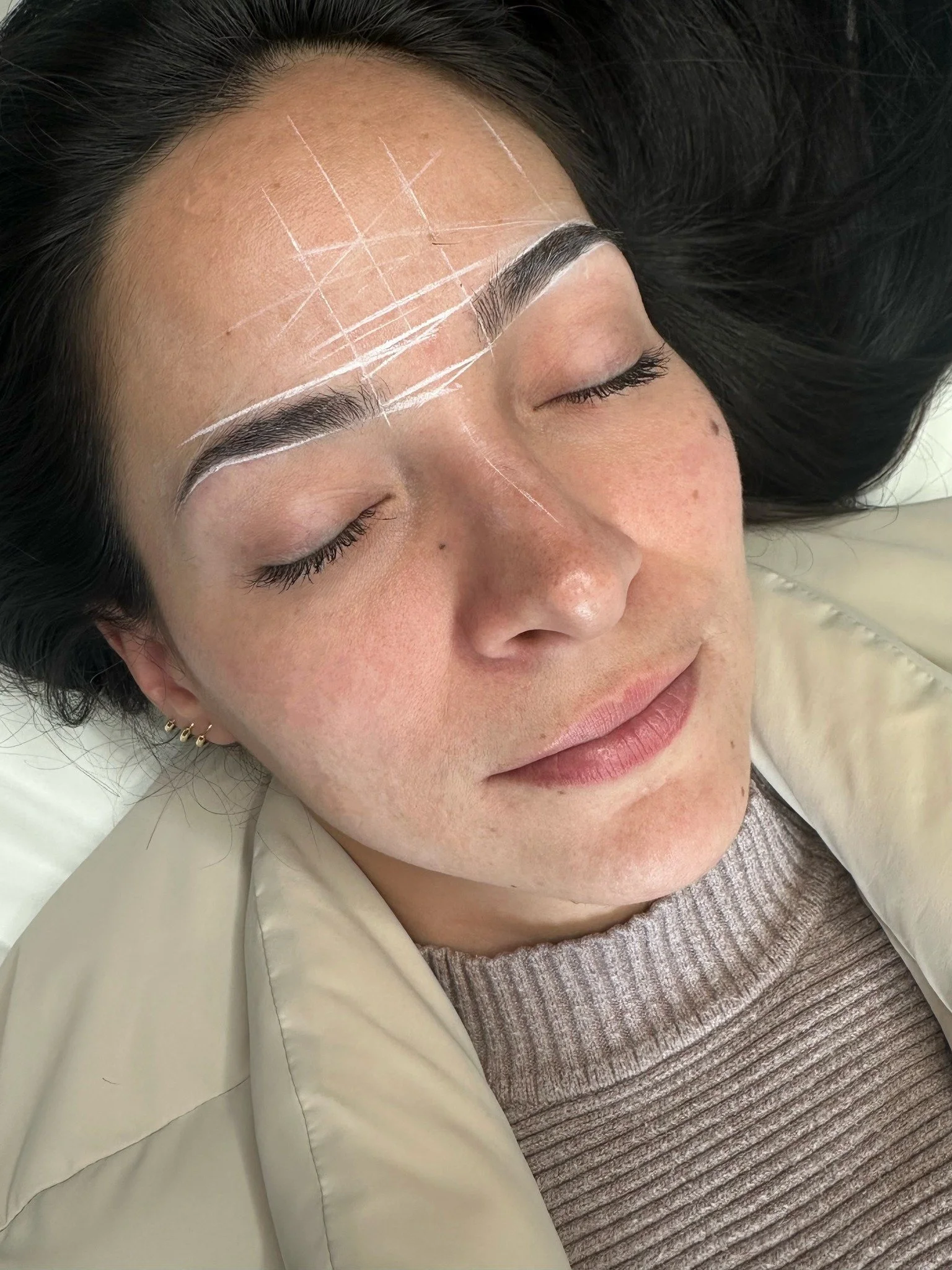 Not all brows are created equal, and that's exactly the point.

Your face shape, bone structure, and natural brow pattern all determine what's going to make you look like the most elevated version of yourself.

This is why custom brow mapping matters