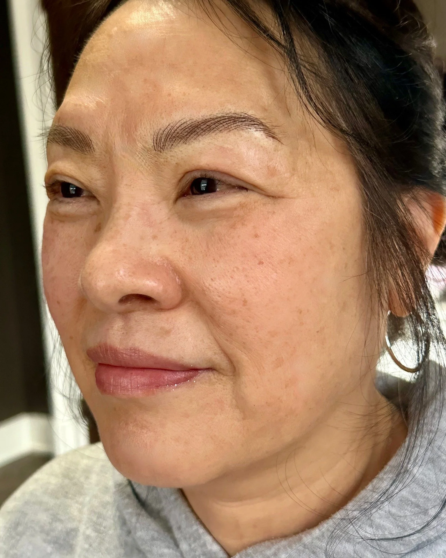 Brow mapping is a skill. 🎨
It takes a trained eye to look at a face and know &mdash; that arch, that length, that tail &mdash; that's the one.
That's exactly what our Virtual Brow Mapping session gives you. Professional expertise, zero cost, and a c