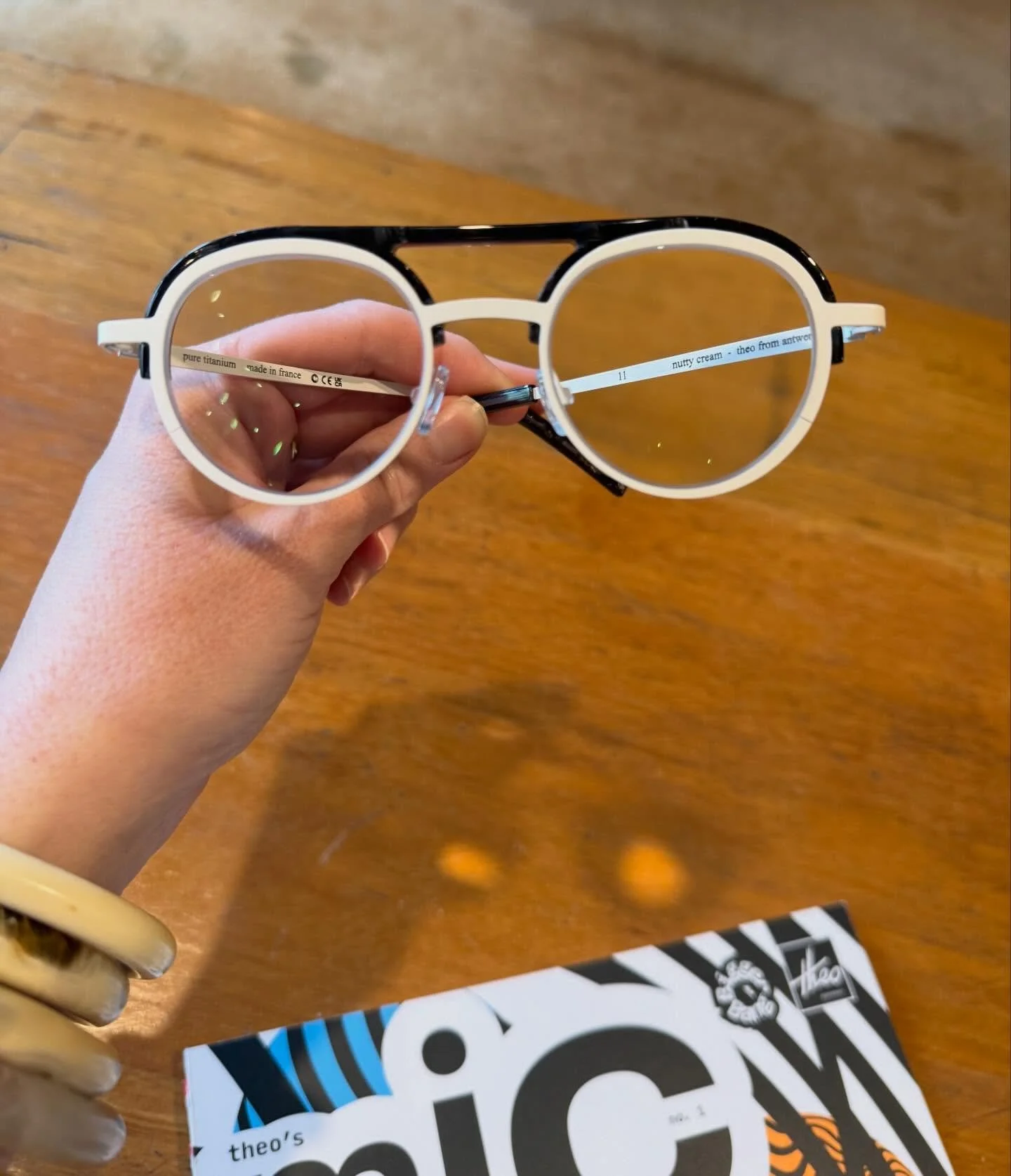 A sight in black and white @theoeyewear