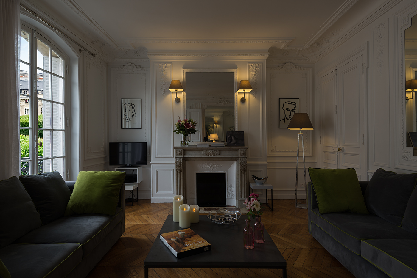 Image 1 : Extérieur correctement exposé (L'intérieur est très fortement sous-exposé)