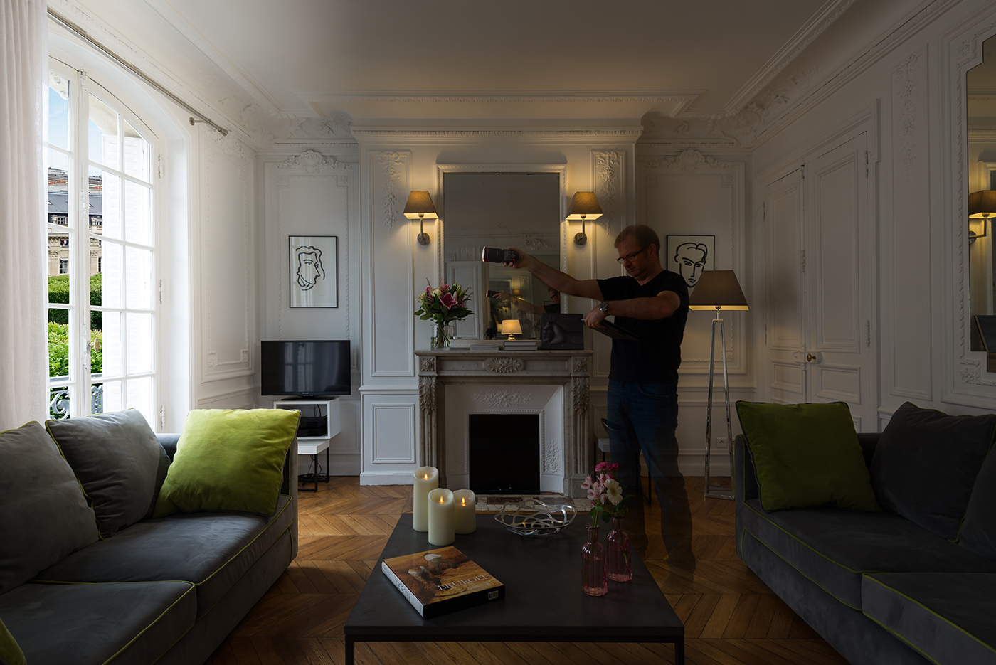 Image 4 : Prise de vue avec exposition réglée sur l'extérieur et flash éclairant la face interne de la fenêtre (ou par rebond sur le plafond)