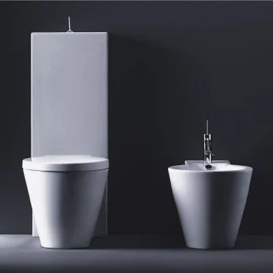 Klassisk designtoalett for gulvmontering. 