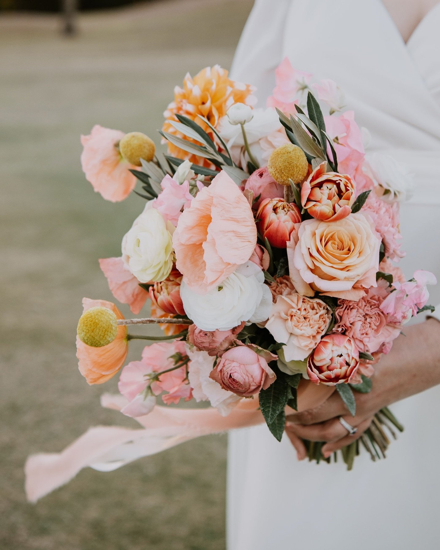How beautiful are these flowers by @brisbanemarketflowers

I&rsquo;ve actually filed these away for my own wedding inspo 😜