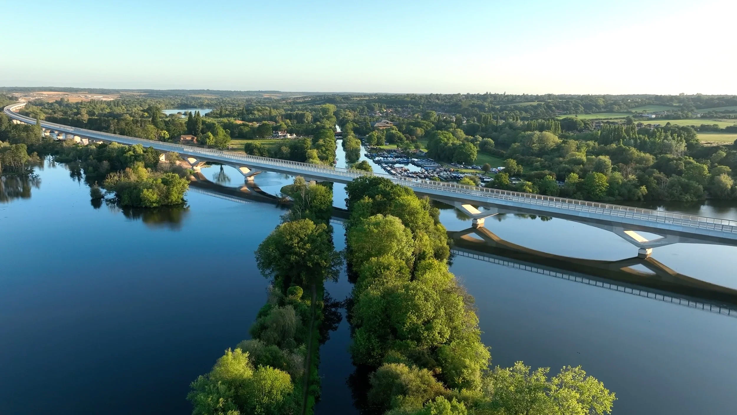  The Colne Valley Viaduct is the longest railway bridge in the UK. Recognised for its sweeping curve across land and water. It will carry trains running to and from the capital at speeds of up to 200mph/h (320km). 