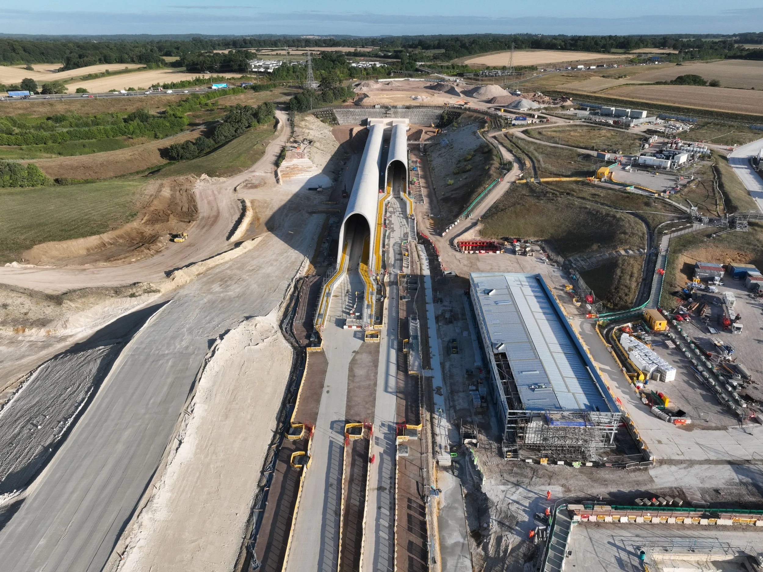  Work began on the South Porous Portal in early 2023 and was completed in Spring 2025. Designed to eliminate the possibility of a ‘sonic boom’ being created by high-speed trains entering/exiting the Chiltern Tunnel at 200mph, two perforated concrete 