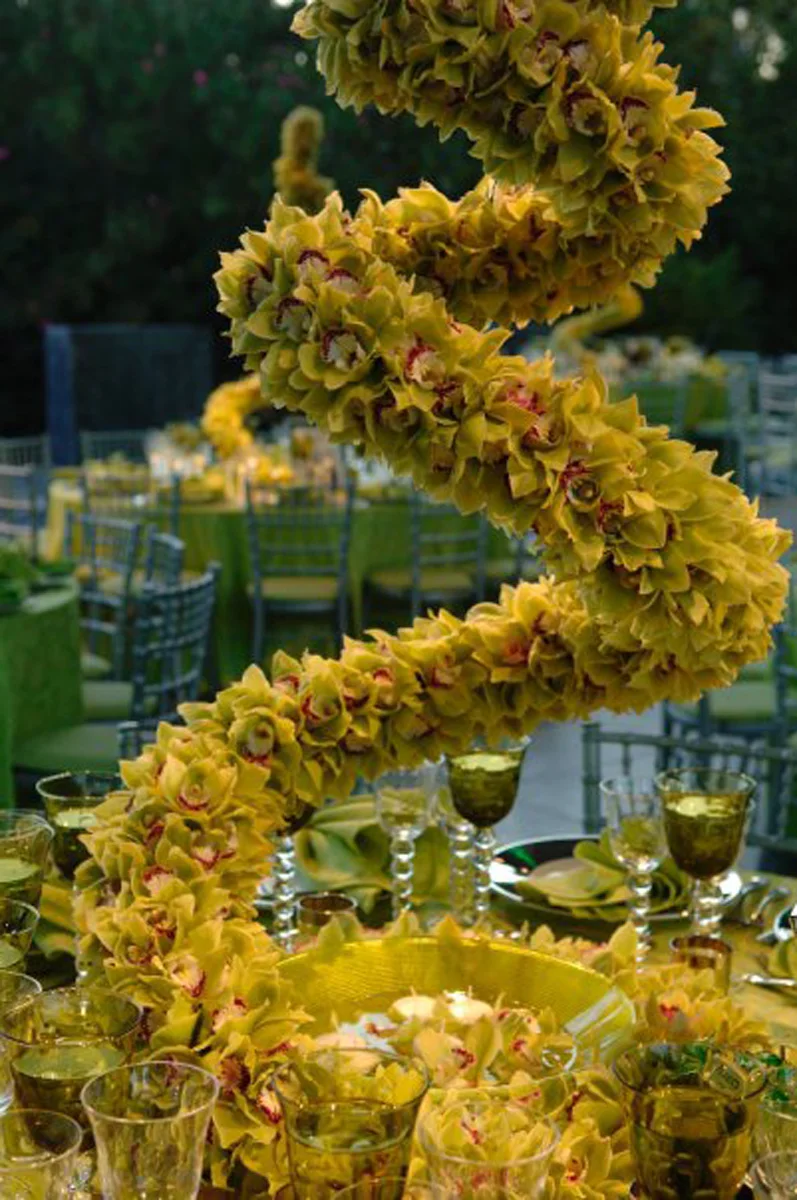 Table centre design grren flowers.jpg